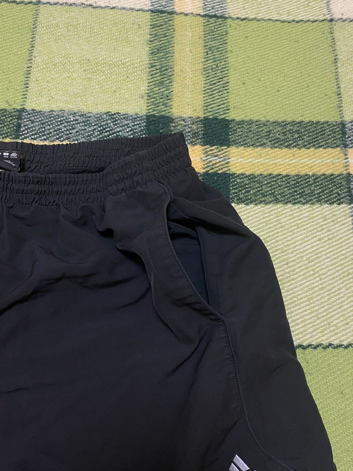 Adidas Vintage Adidas shorts streetwear y2k casual style size XL Size US 36 / EU 52 - 2 Thumbnail