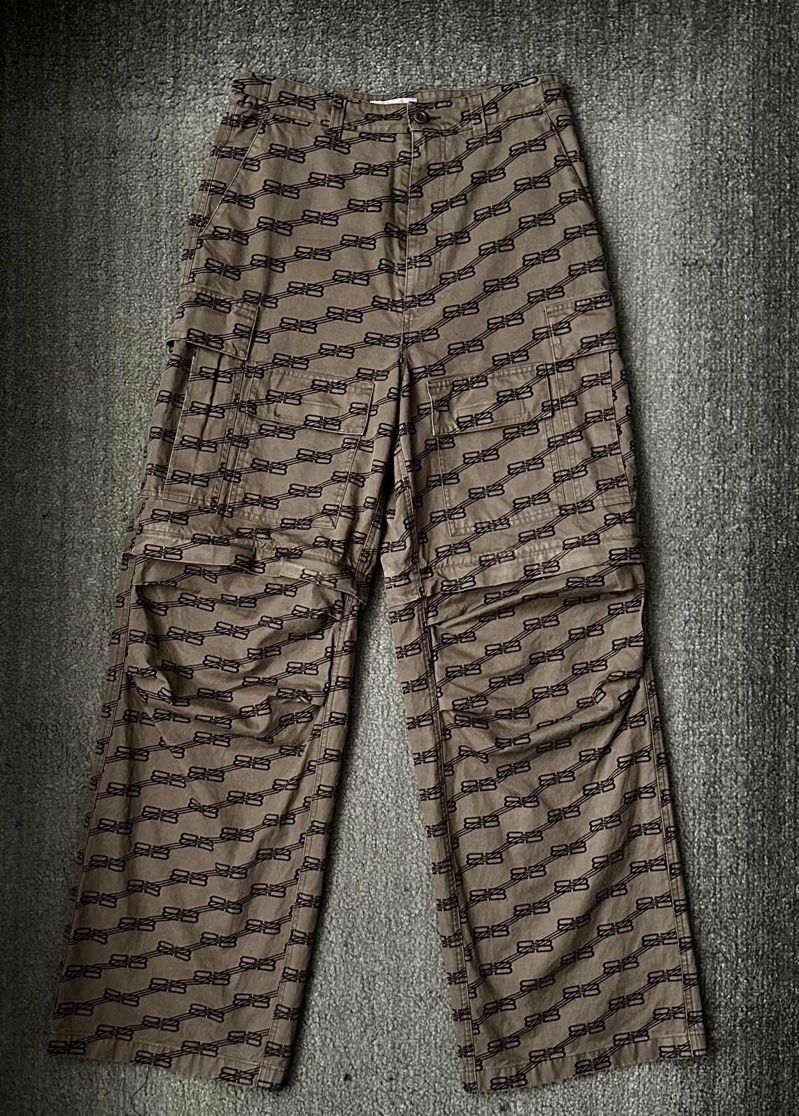 image of Balenciaga F/w 22 Bb Convertible Cargo Pants in Brown, Men's (Size 30)