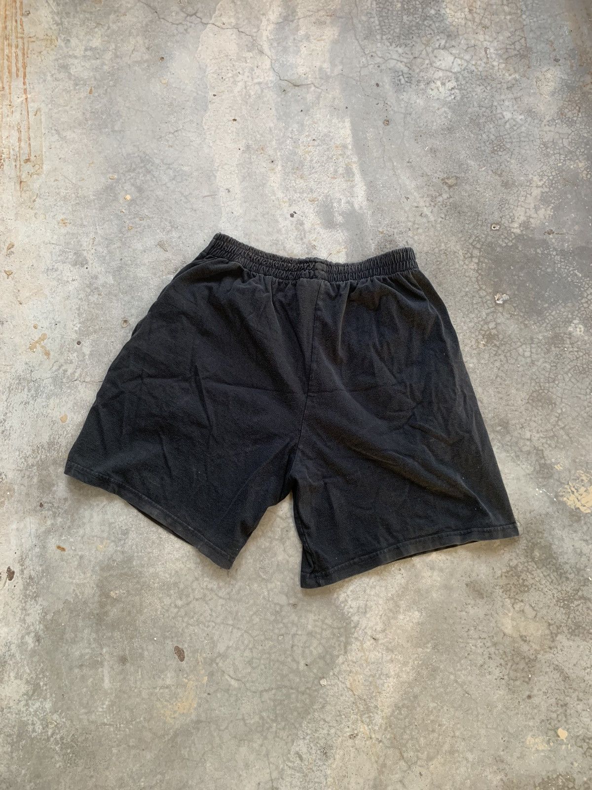Vintage Vintage 90s Faded Nike short Baggy Size US 30 / EU 46 - 2 Thumbnail