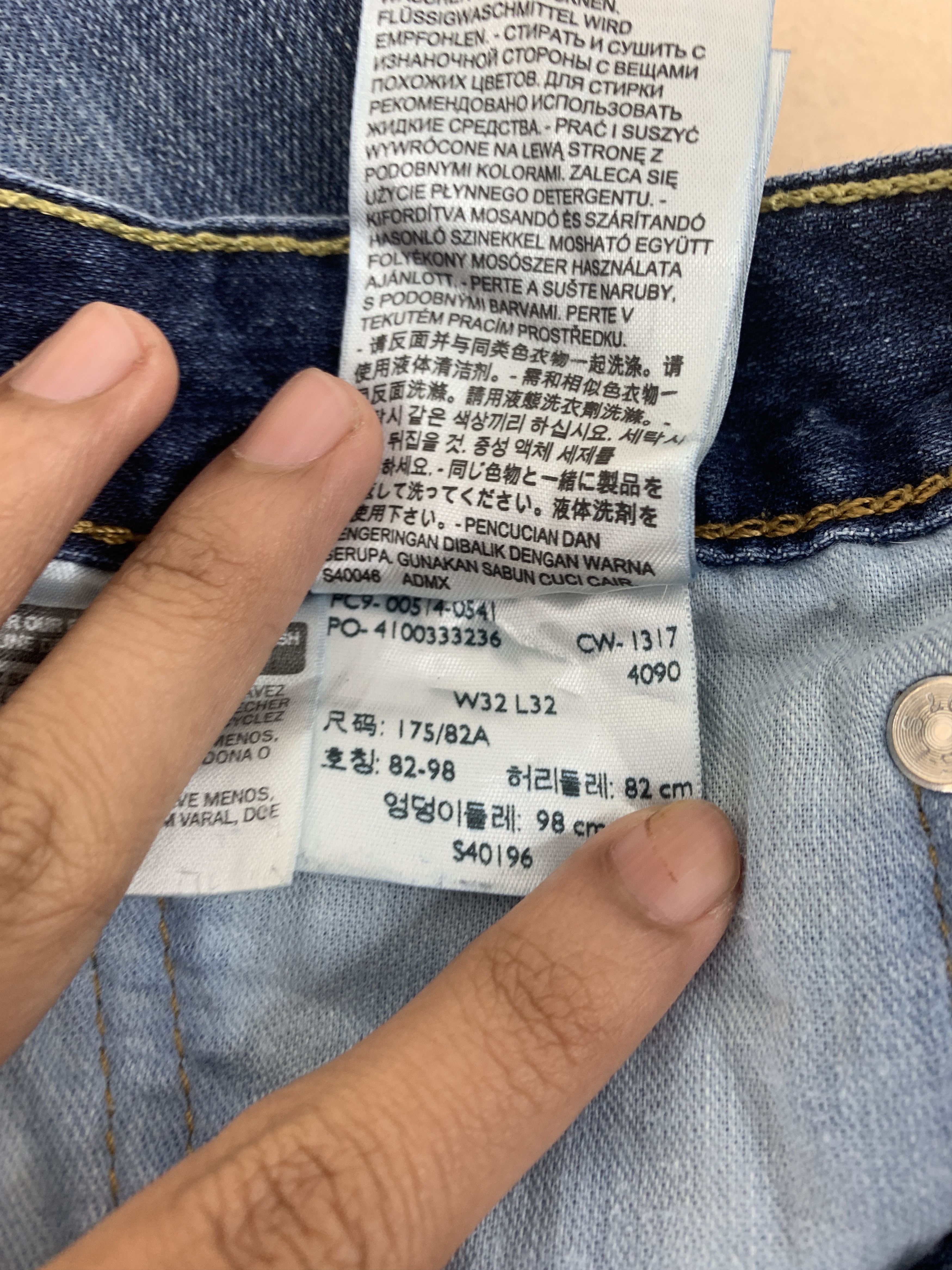 Levi's Vintage LEVI'S 514 Faded Straight Cut Mid Wash Jeans Size US 32 / EU 48 - 12 Thumbnail