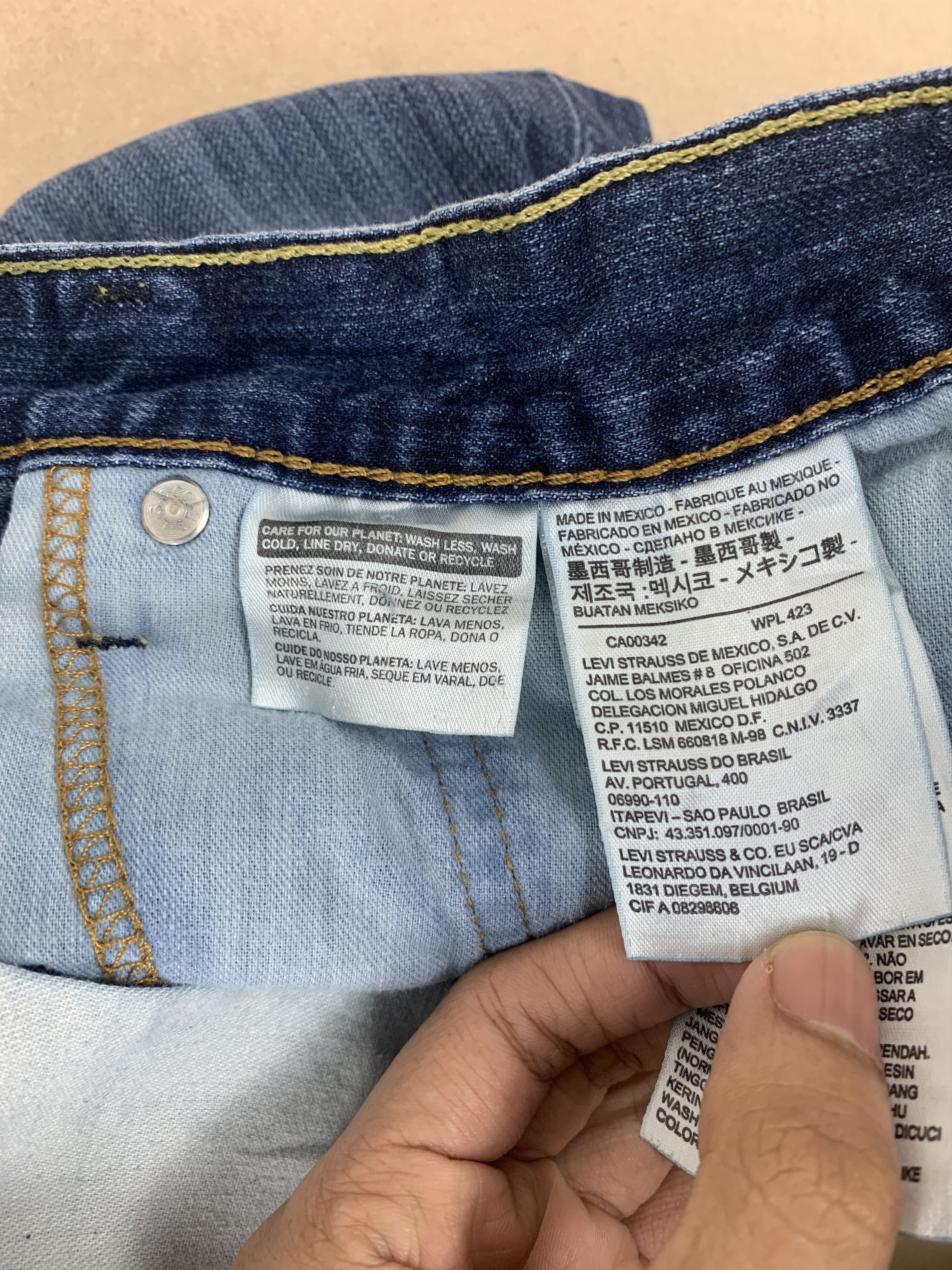 Levi's Vintage LEVI'S 514 Faded Straight Cut Mid Wash Jeans Size US 32 / EU 48 - 9 Thumbnail