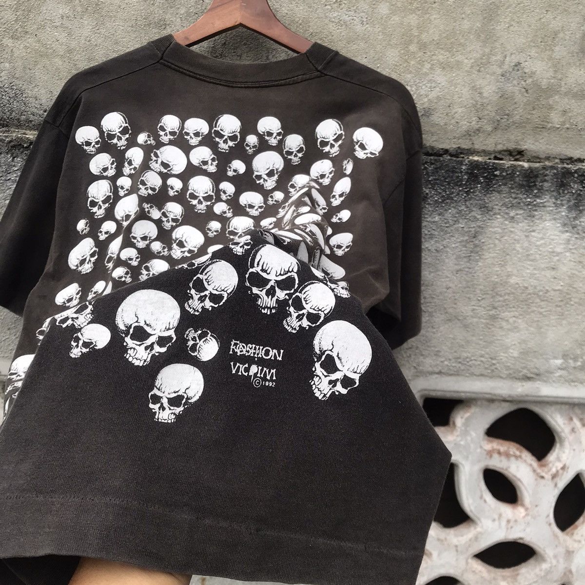 Vintage Vintage 1992 Fashion victim Skullprint mirror black faded Size US L / EU 52-54 / 3 - 11 Thumbnail