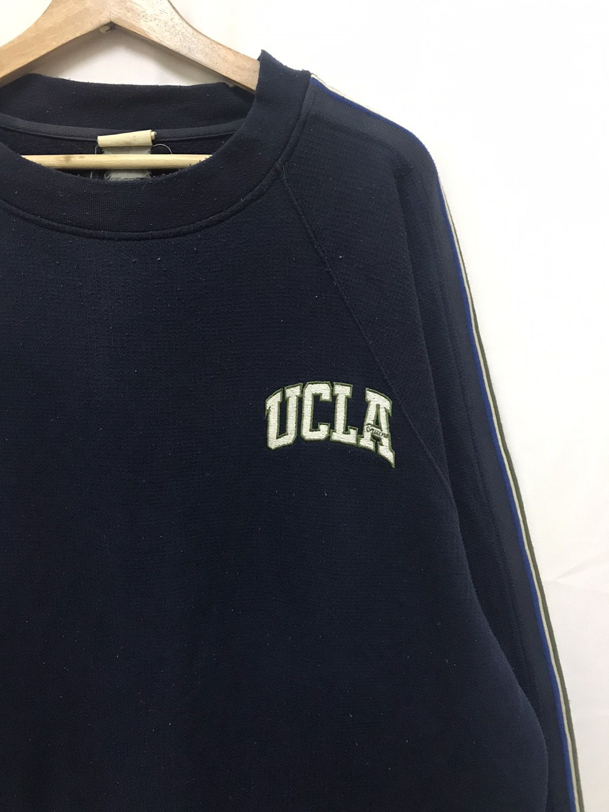 Vintage Vintage Ucla University Sweatshirt Crewneck Small Logo Size US L / EU 52-54 / 3 - 2 Thumbnail