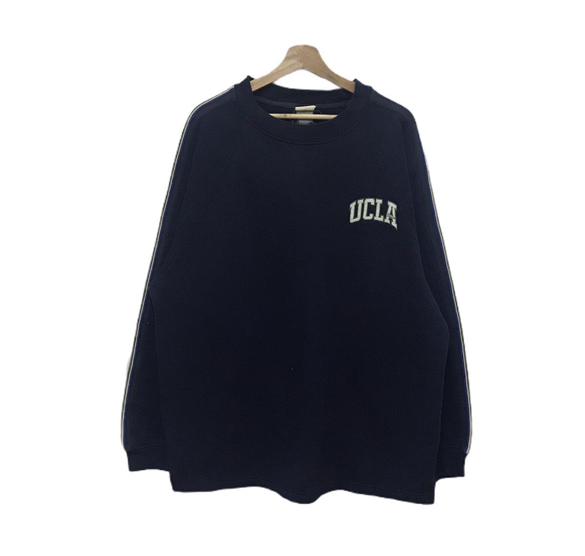 Vintage Vintage Ucla University Sweatshirt Crewneck Small Logo Size US L / EU 52-54 / 3 - 1 Thumbnail