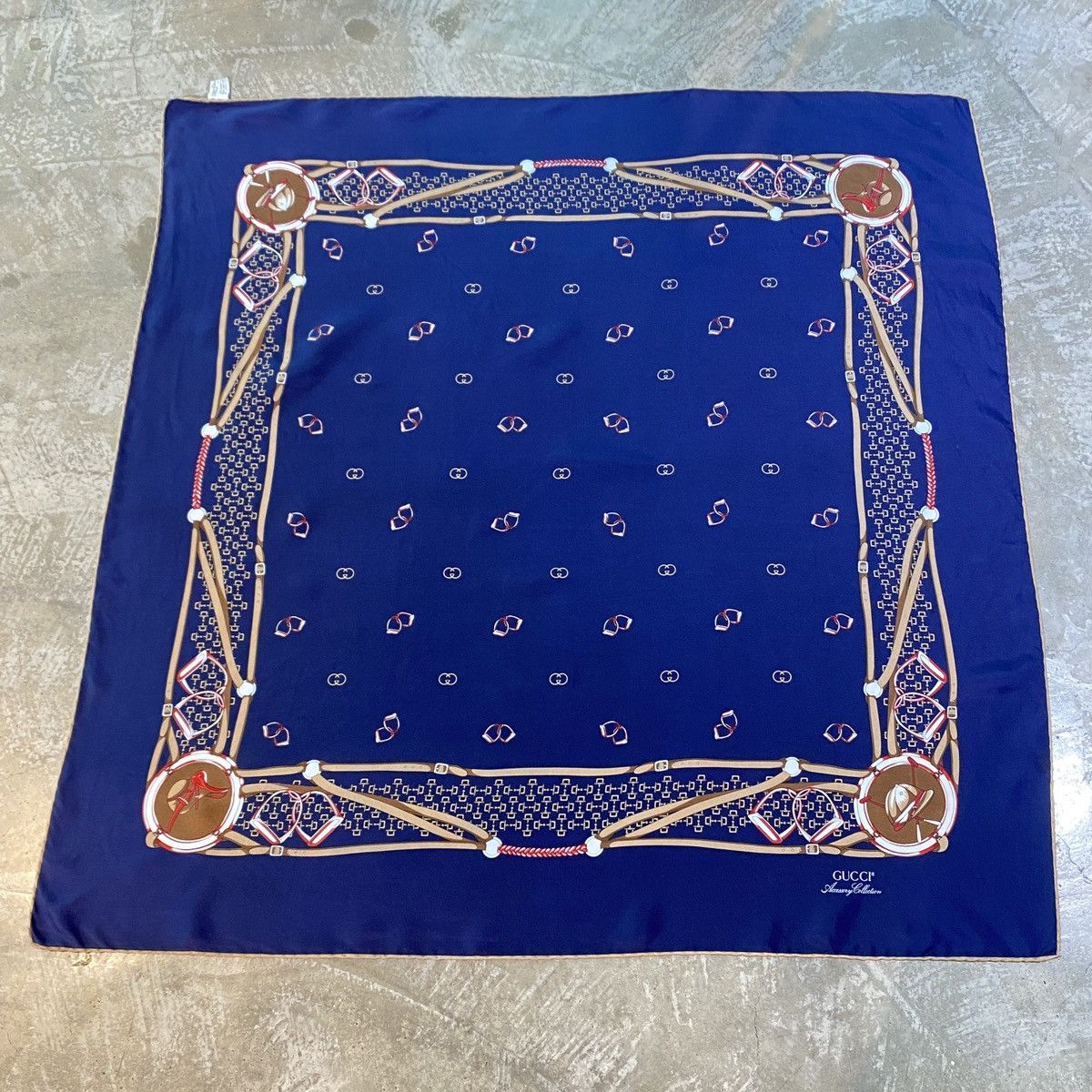 Vintage Vintage Gucci Silk Scarves . Size ONE SIZE - 1 Thumbnail