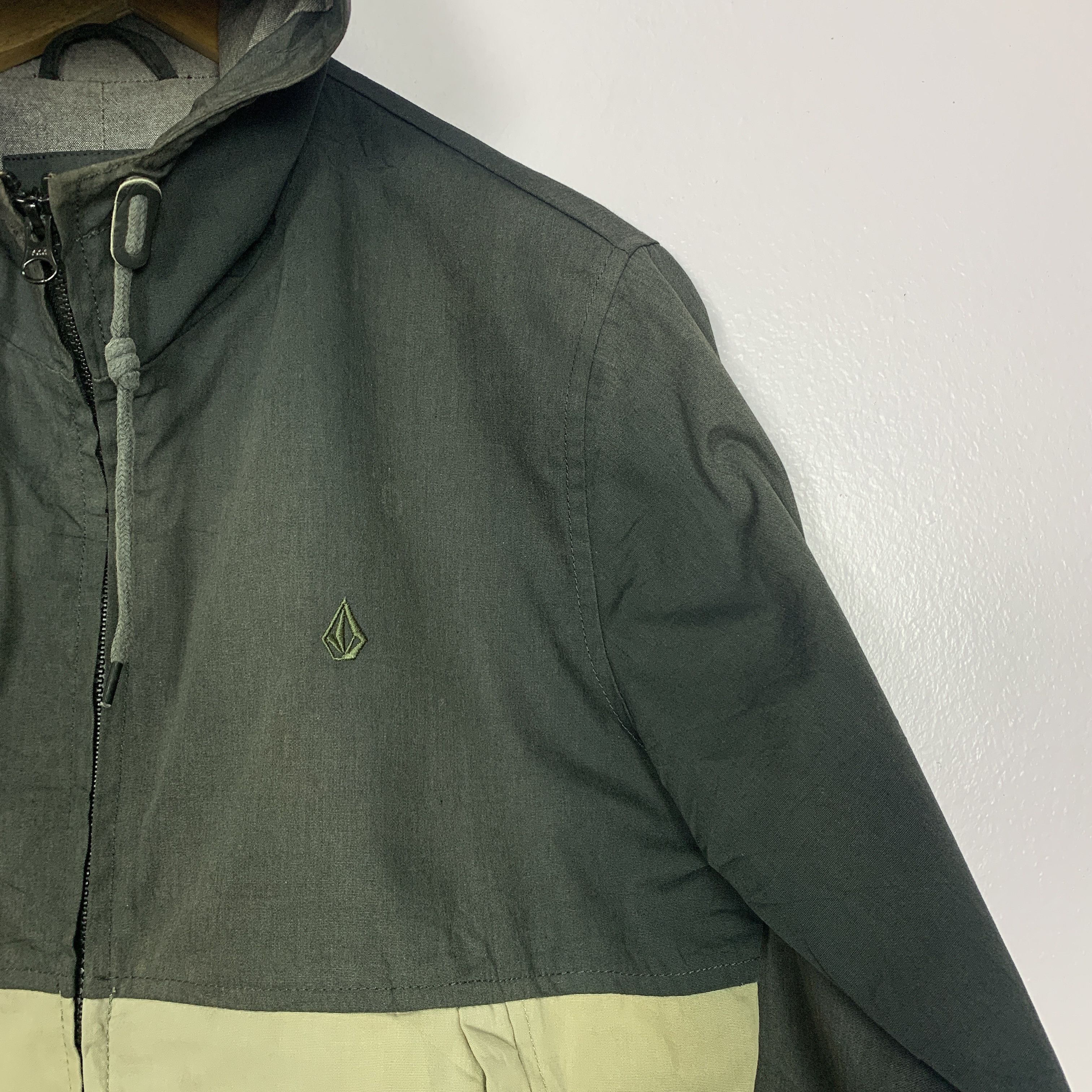 Volcom Vintage VOLCOM Zip Up Hoodie Jacket Nice Design J0255 Size US S / EU 44-46 / 1 - 3 Thumbnail