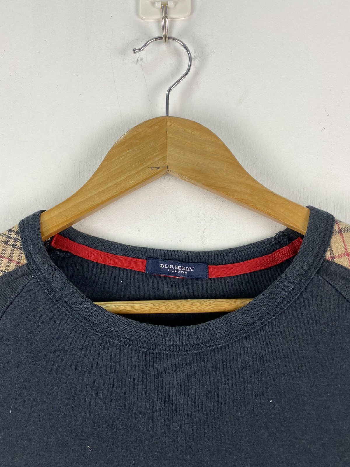 Burberry Vintage burberry japan tshirt nova check Size US S / EU 44-46 / 1 - 2 Thumbnail