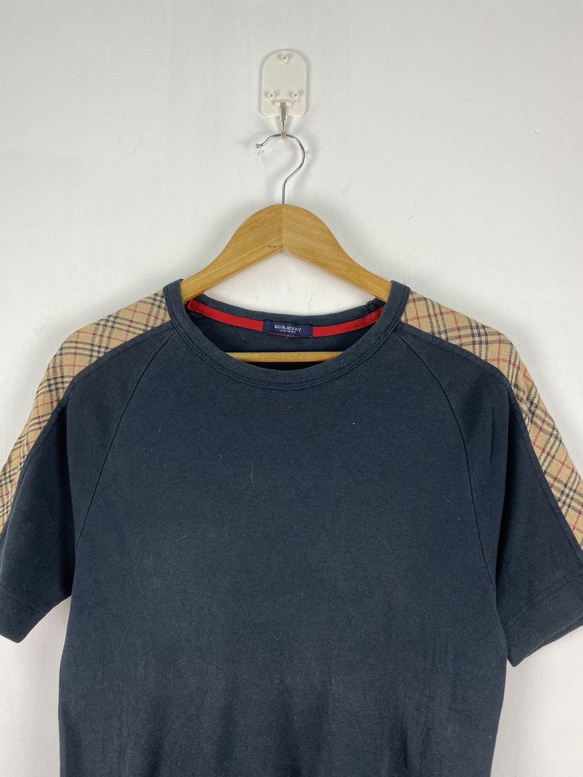Burberry Vintage burberry japan tshirt nova check Size US S / EU 44-46 / 1 - 3 Thumbnail