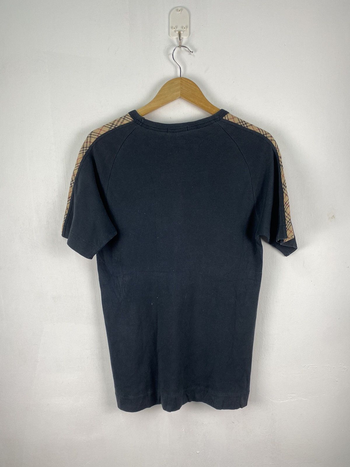Burberry Vintage burberry japan tshirt nova check Size US S / EU 44-46 / 1 - 4 Thumbnail