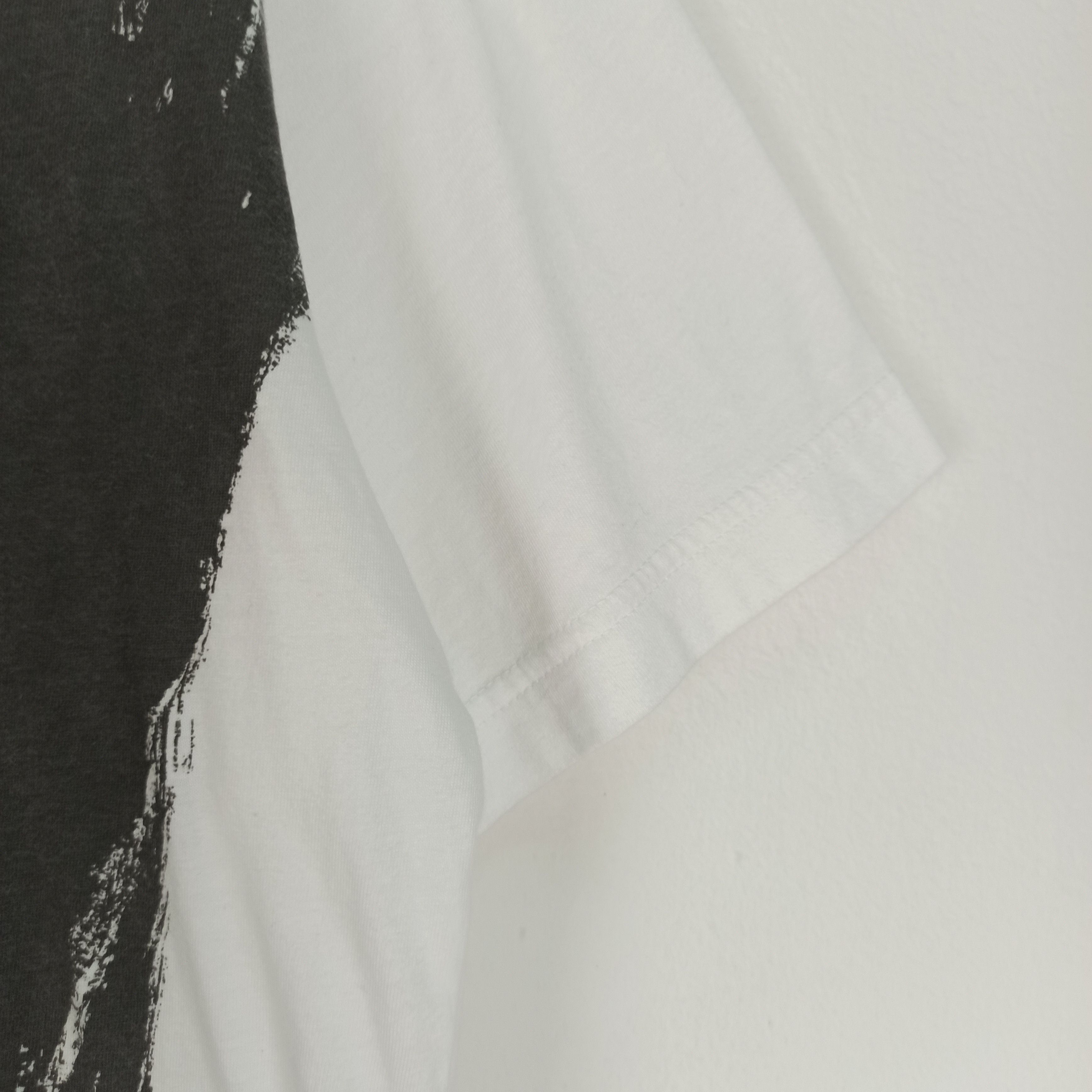 Japanese Brand 2005 VAGABOND UNIQLO - Takehiko Inoue tee Size US M / EU 48-50 / 2 - 5 Thumbnail