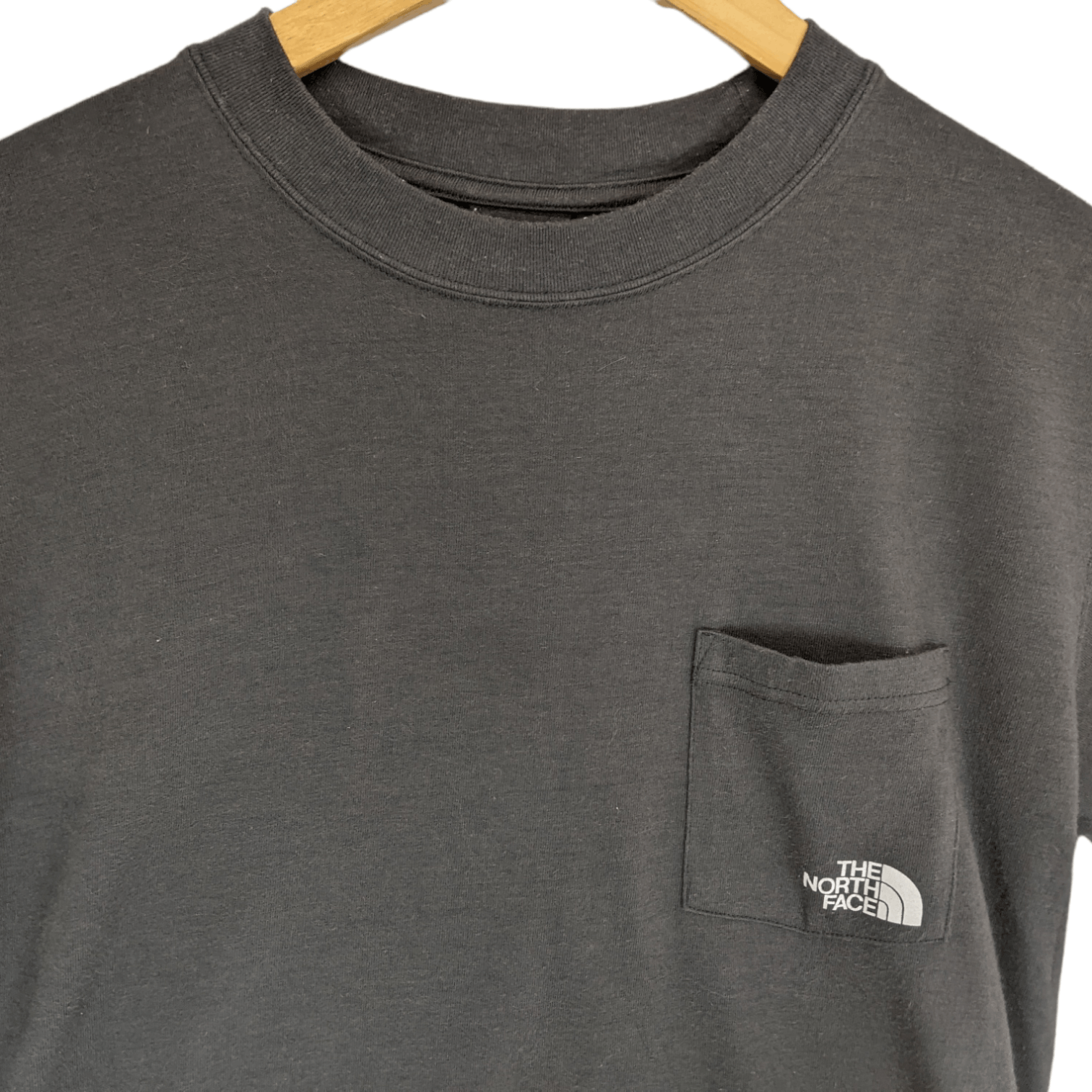 The North Face Vintage 2000's THE NORTH FACE Single Pocket T-Shirt Size US L / EU 52-54 / 3 - 4 Thumbnail