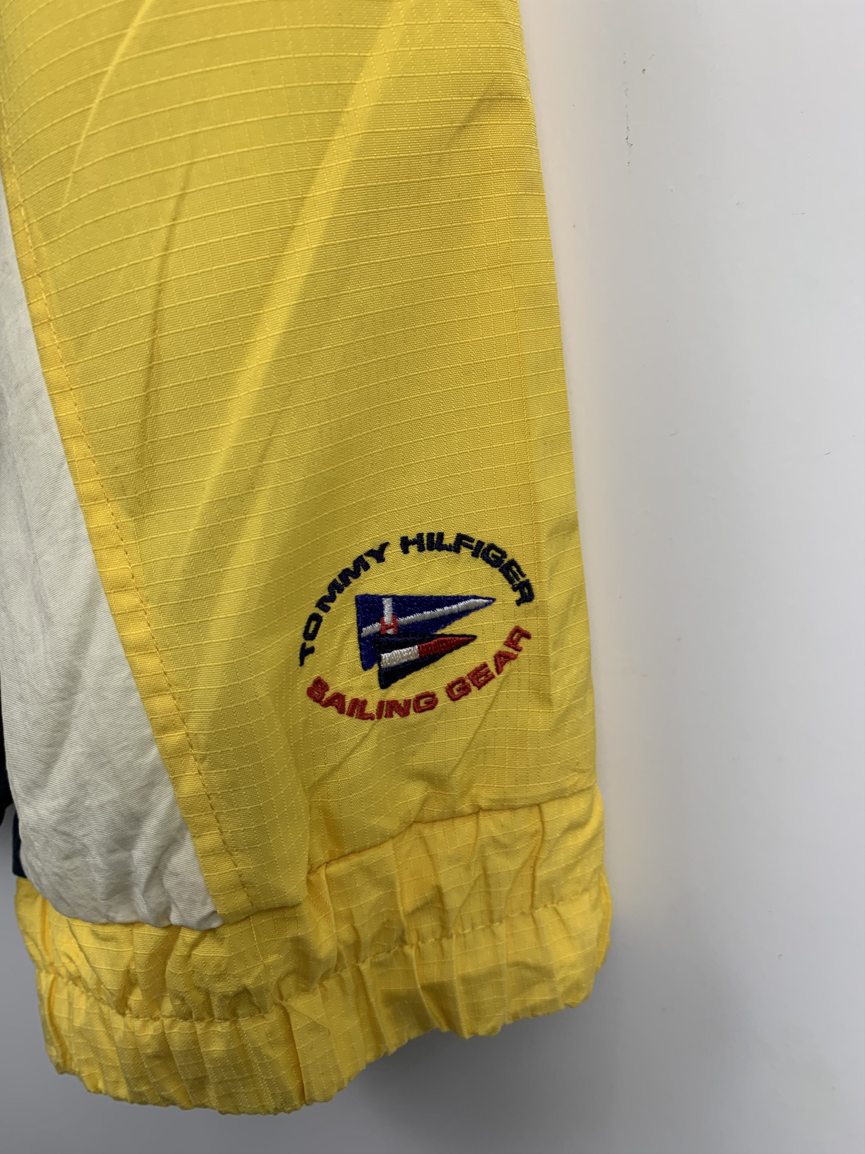Tommy Hilfiger Vintage Tommy Hilfiger Sailing Gear Sun Faded J0585 Size US L / EU 52-54 / 3 - 19 Thumbnail