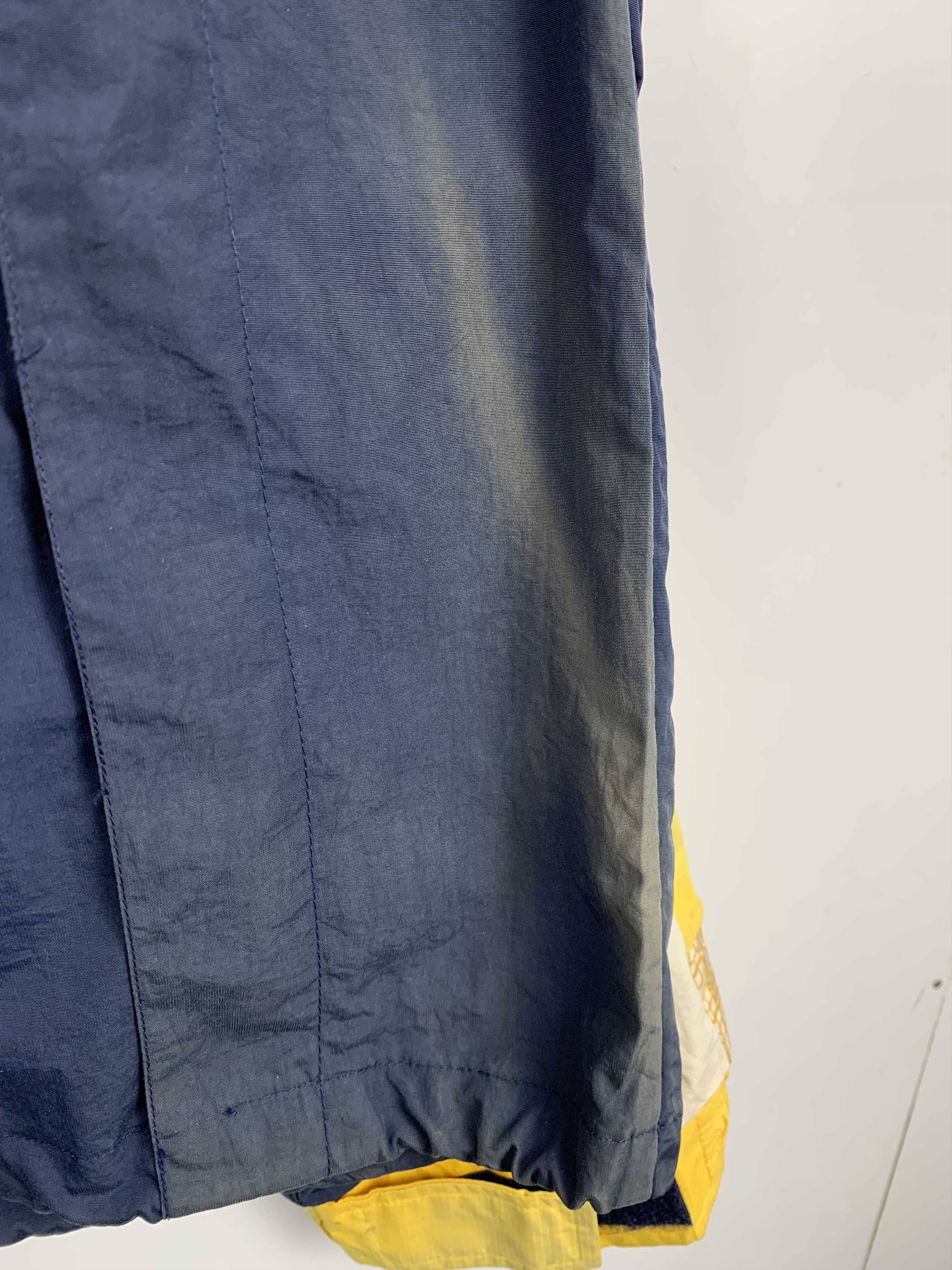 Tommy Hilfiger Vintage Tommy Hilfiger Sailing Gear Sun Faded J0585 Size US L / EU 52-54 / 3 - 4 Thumbnail