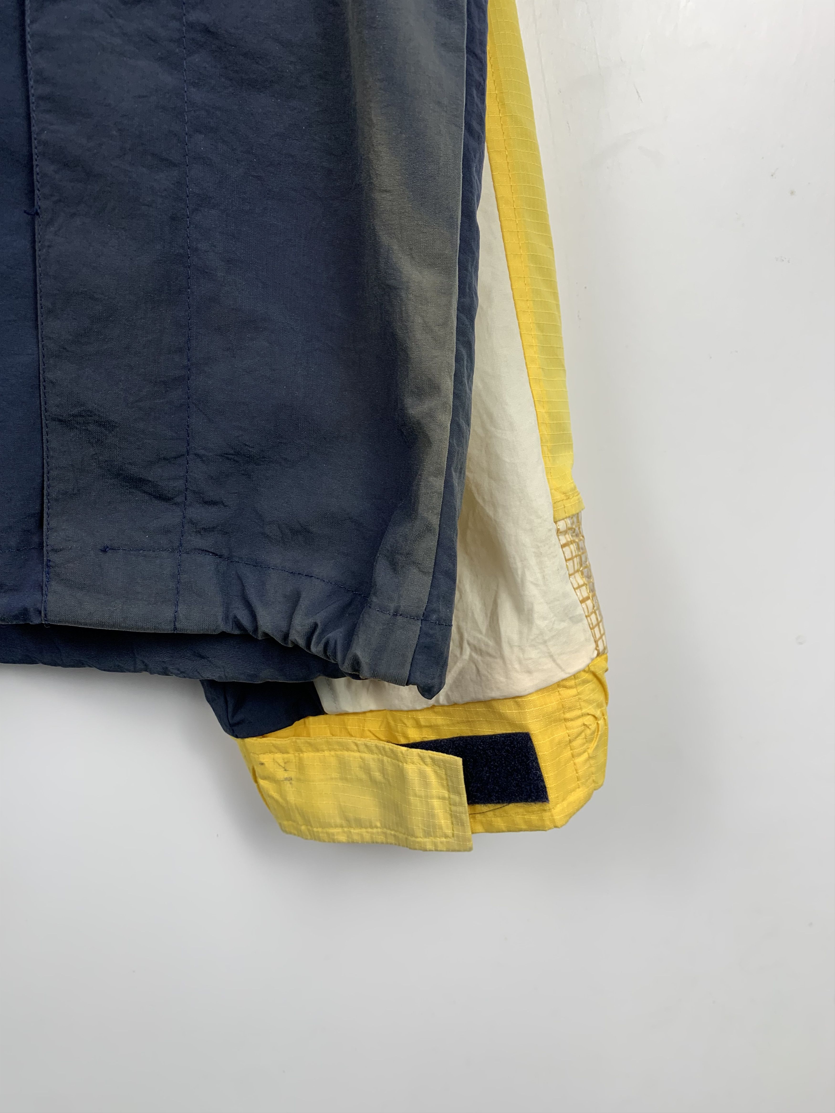 Tommy Hilfiger Vintage Tommy Hilfiger Sailing Gear Sun Faded J0585 Size US L / EU 52-54 / 3 - 25 Thumbnail