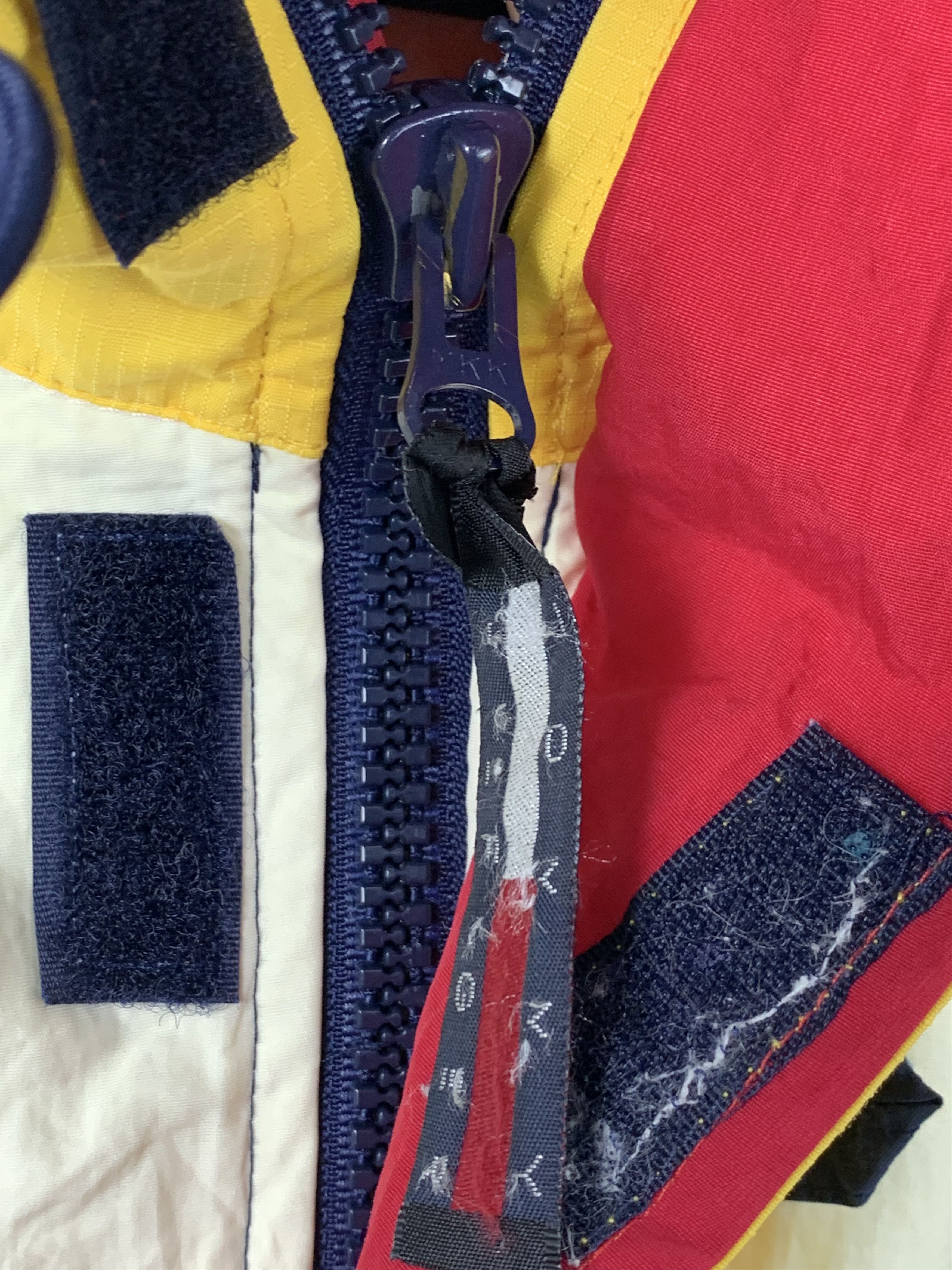 Tommy Hilfiger Vintage Tommy Hilfiger Sailing Gear Sun Faded J0585 Size US L / EU 52-54 / 3 - 6 Thumbnail