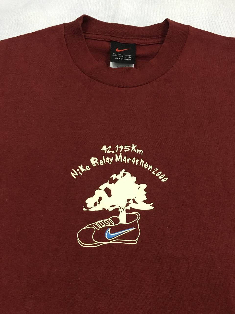 Nike × Vintage Vintage 00 Nike Relay Marathon Center Swoosh Tee Size US L / EU 52-54 / 3 - 2 Thumbnail