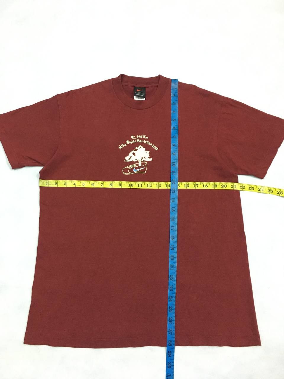 Nike × Vintage Vintage 00 Nike Relay Marathon Center Swoosh Tee Size US L / EU 52-54 / 3 - 11 Thumbnail