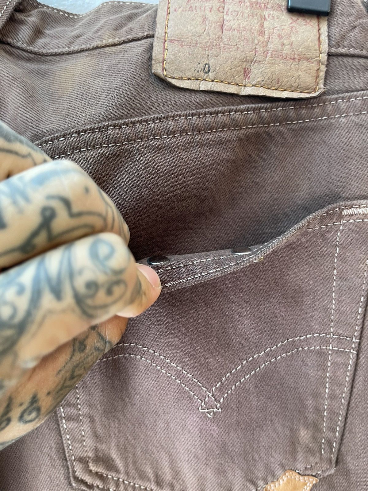 Chrome Hearts × Levi's Chrome Hearts OFFSET Personal Levi Cross Patch Jeans Brown Size US 32 / EU 48 - 18 Thumbnail