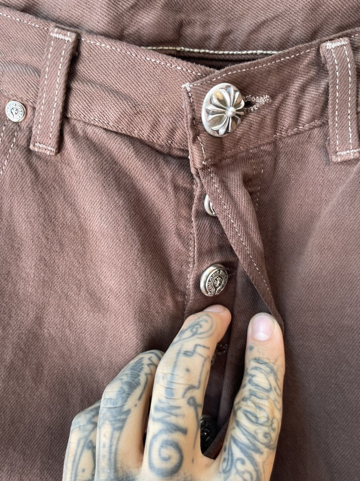 Chrome Hearts × Levi's Chrome Hearts OFFSET Personal Levi Cross Patch Jeans Brown Size US 32 / EU 48 - 10 Thumbnail