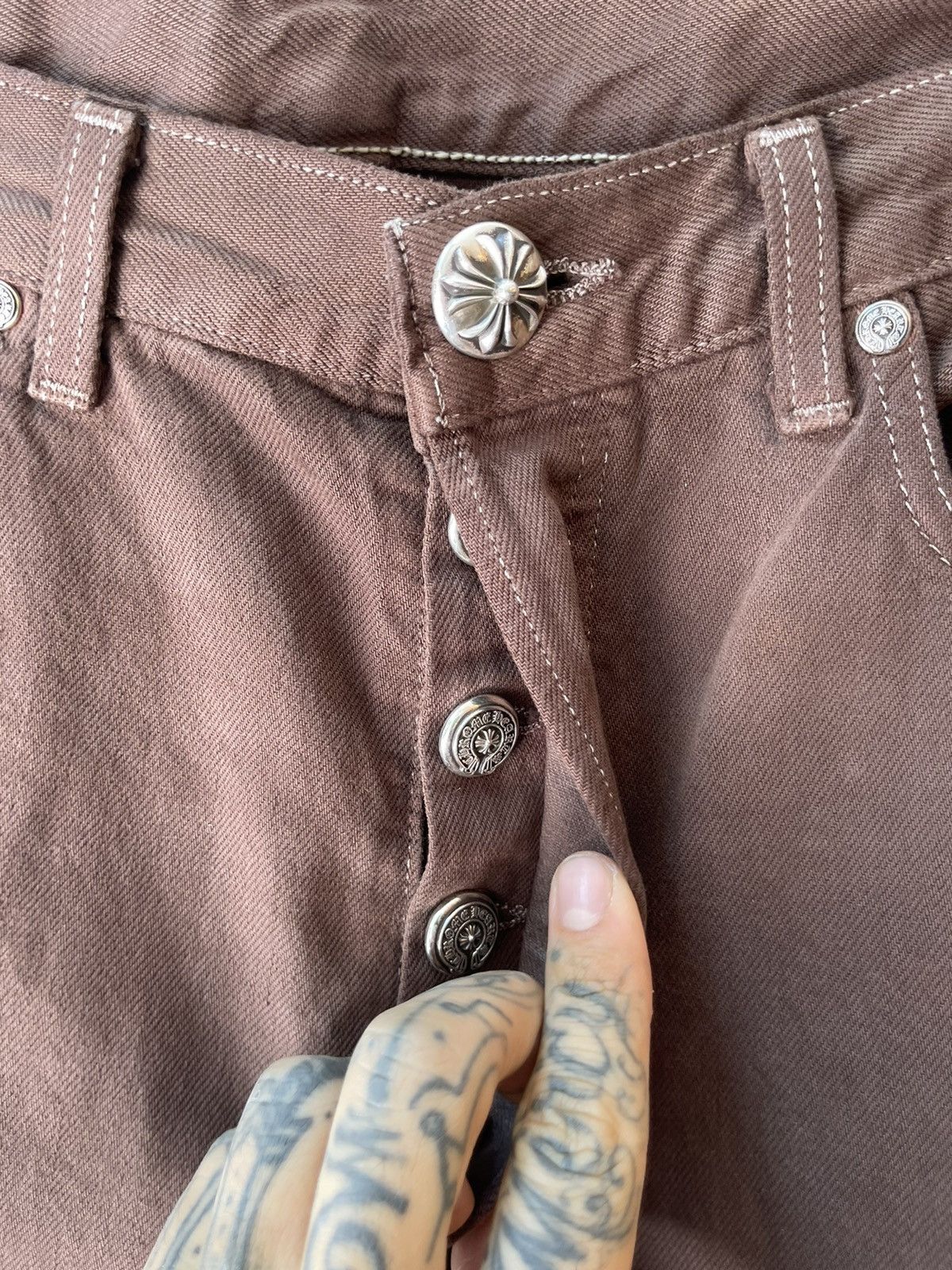 Chrome Hearts × Levi's Chrome Hearts OFFSET Personal Levi Cross Patch Jeans Brown Size US 32 / EU 48 - 9 Thumbnail