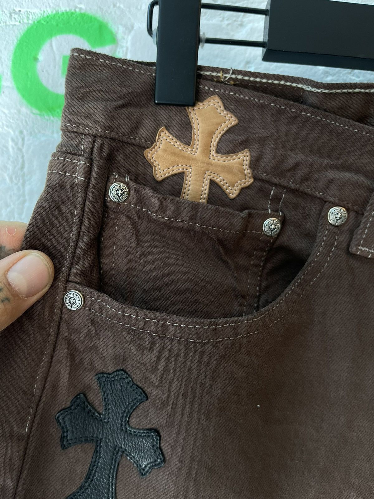 Chrome Hearts × Levi's Chrome Hearts OFFSET Personal Levi Cross Patch Jeans Brown Size US 32 / EU 48 - 12 Thumbnail
