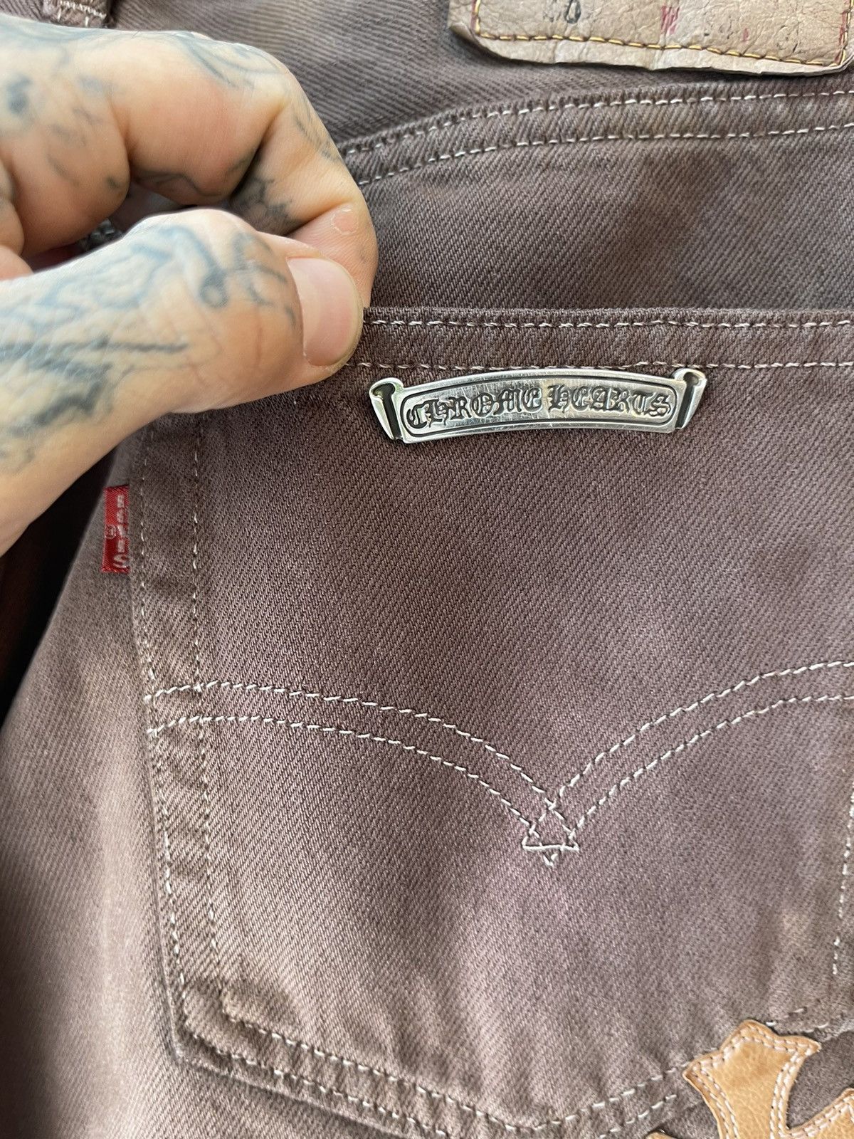 Chrome Hearts × Levi's Chrome Hearts OFFSET Personal Levi Cross Patch Jeans Brown Size US 32 / EU 48 - 17 Thumbnail
