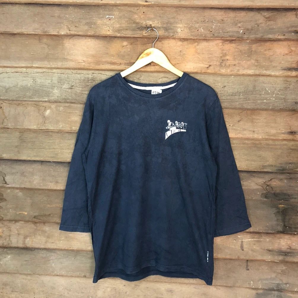 Anime × Uniqlo Azuma become 8 man Black Long Sleeve shirt #3514 Size US L / EU 52-54 / 3 - 12 Thumbnail