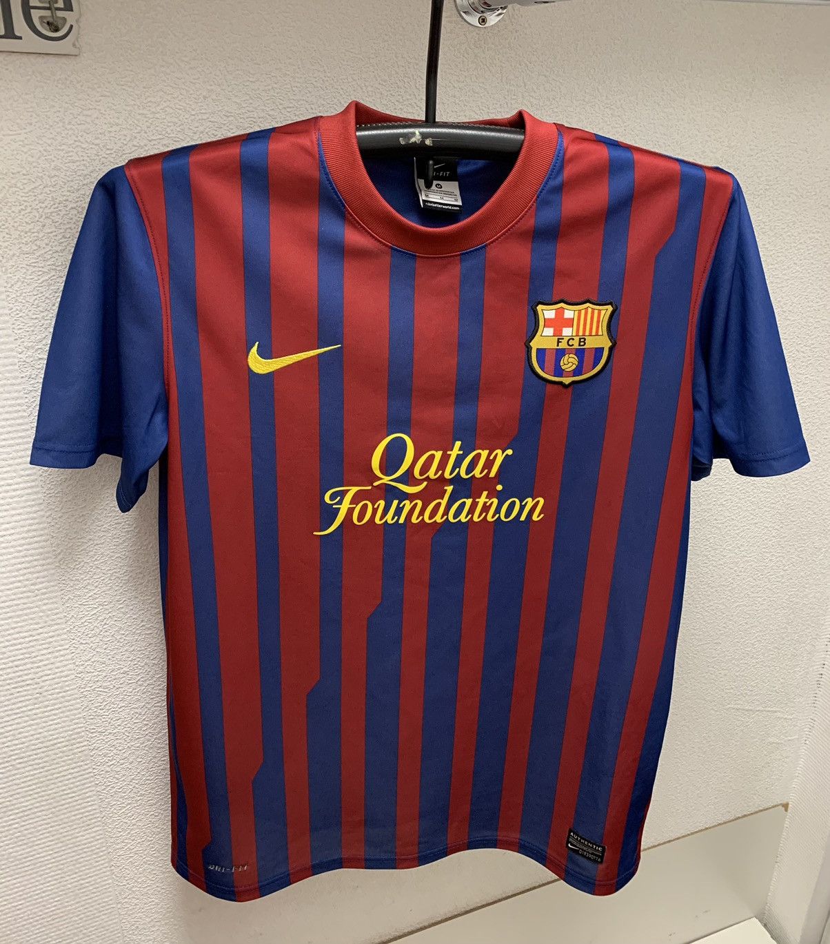 Nike Messi 10 Nike Barcelona soccer jersey M sz Qatar foundation Size US M / EU 48-50 / 2 - 2 Thumbnail