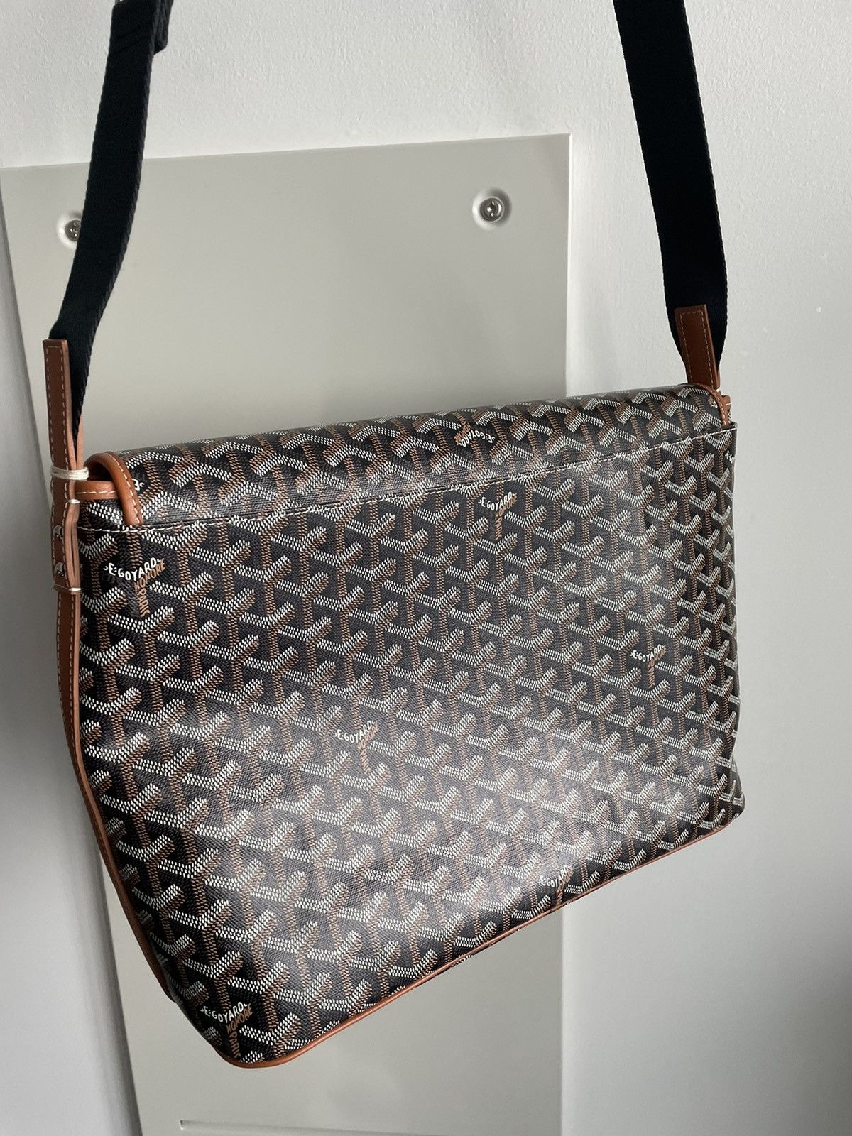 Goyard Brand NEW RARE Classic Goyard Crossbody Large Messenger Bag Size ONE SIZE - 25 Thumbnail
