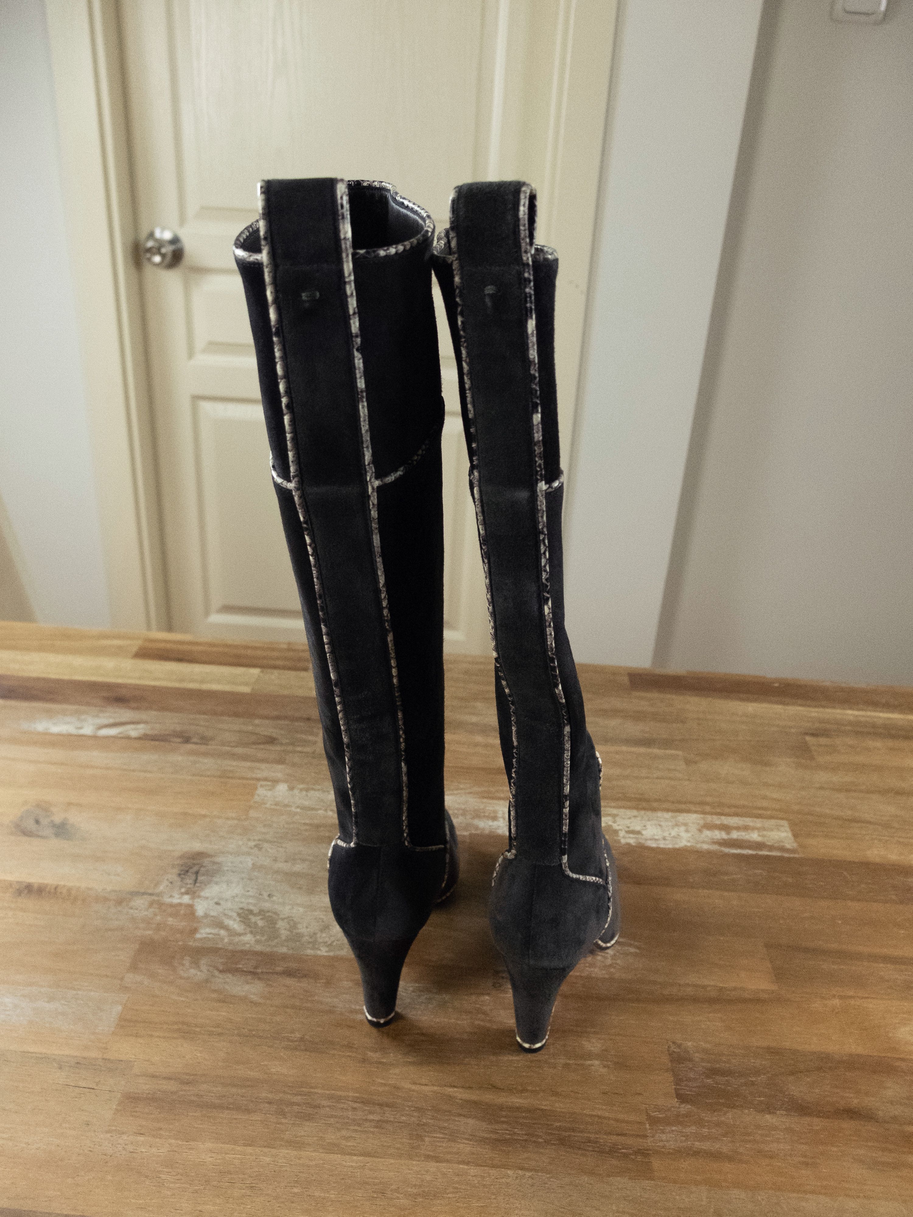 Christian Louboutin CHRISTIAN LOUBOUTIN Louloubotta gray black suede boots 6 36 Size US 6 / IT 36 - 6 Thumbnail