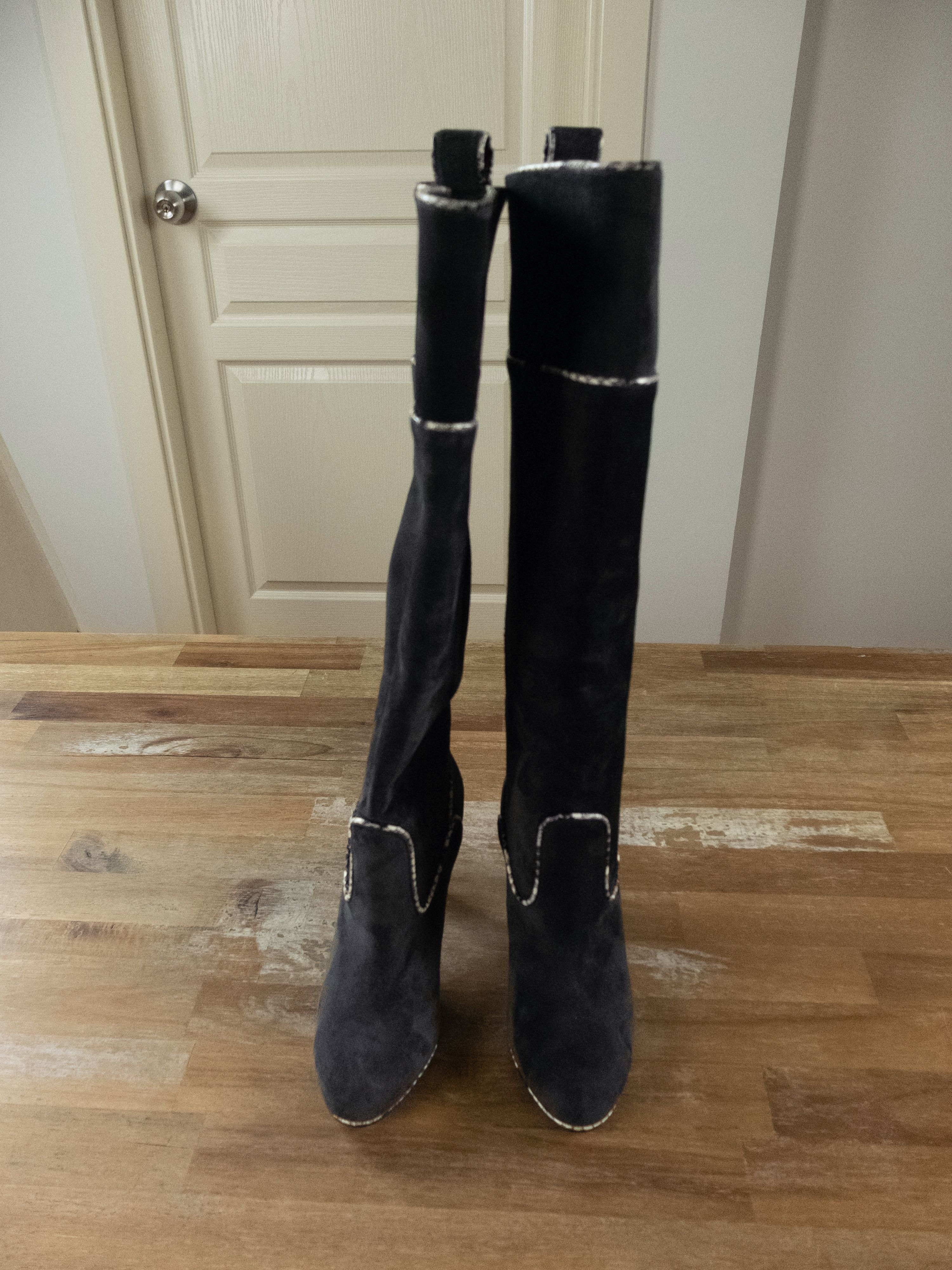 Christian Louboutin CHRISTIAN LOUBOUTIN Louloubotta gray black suede boots 6 36 Size US 6 / IT 36 - 4 Thumbnail