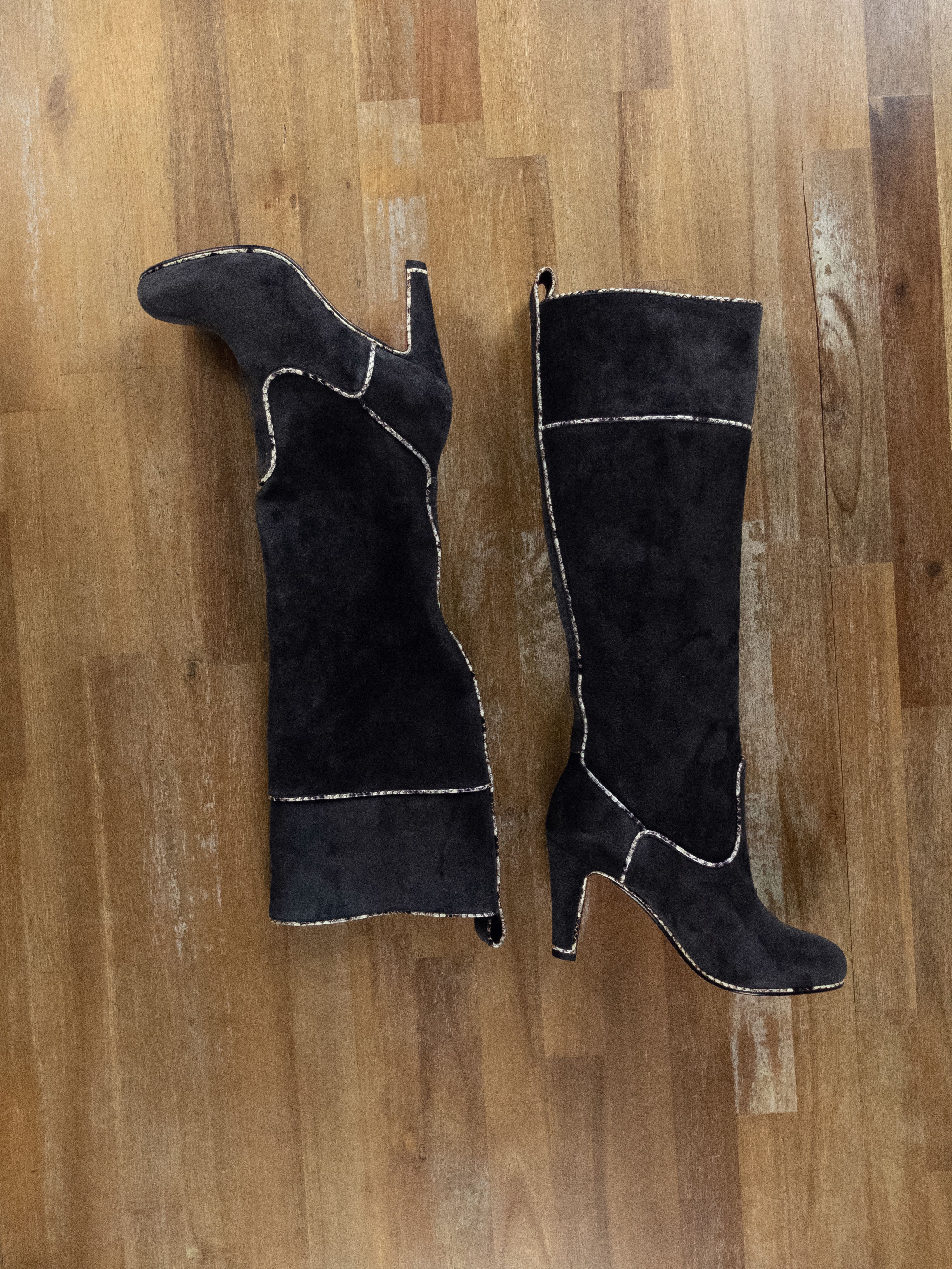 Christian Louboutin CHRISTIAN LOUBOUTIN Louloubotta gray black suede boots 6 36 Size US 6 / IT 36 - 2 Thumbnail