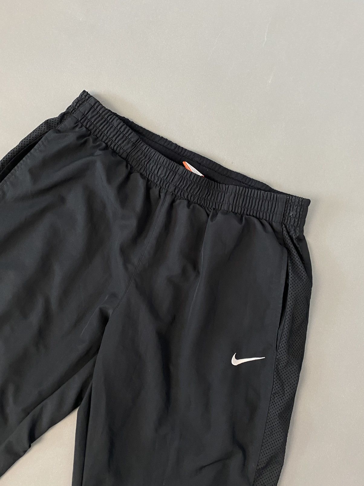 Nike Nike vintage black track pants small swoosh 2000s Size US 32 / EU 48 - 2 Thumbnail