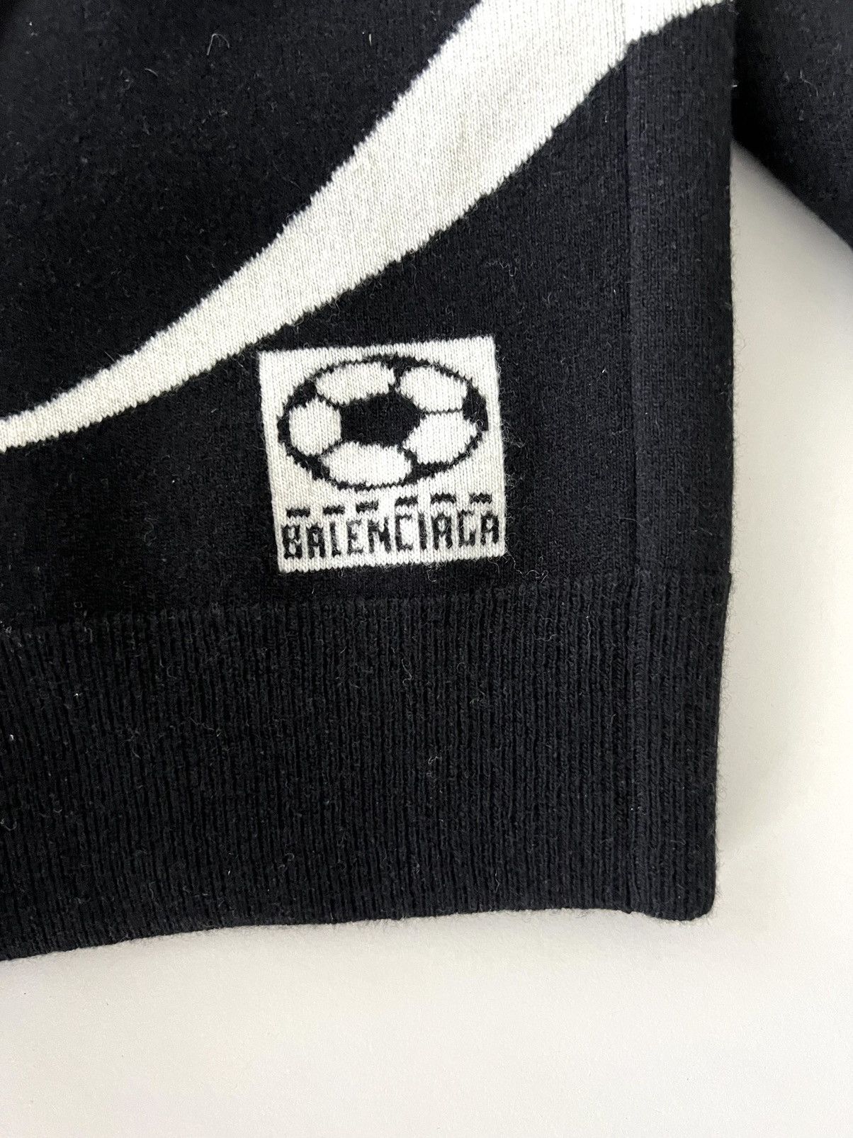 Balenciaga 💥SUPER RARE💥 Wool and Cashmere Oversized Soccer Sweater Size US S / EU 44-46 / 1 - 3 Thumbnail