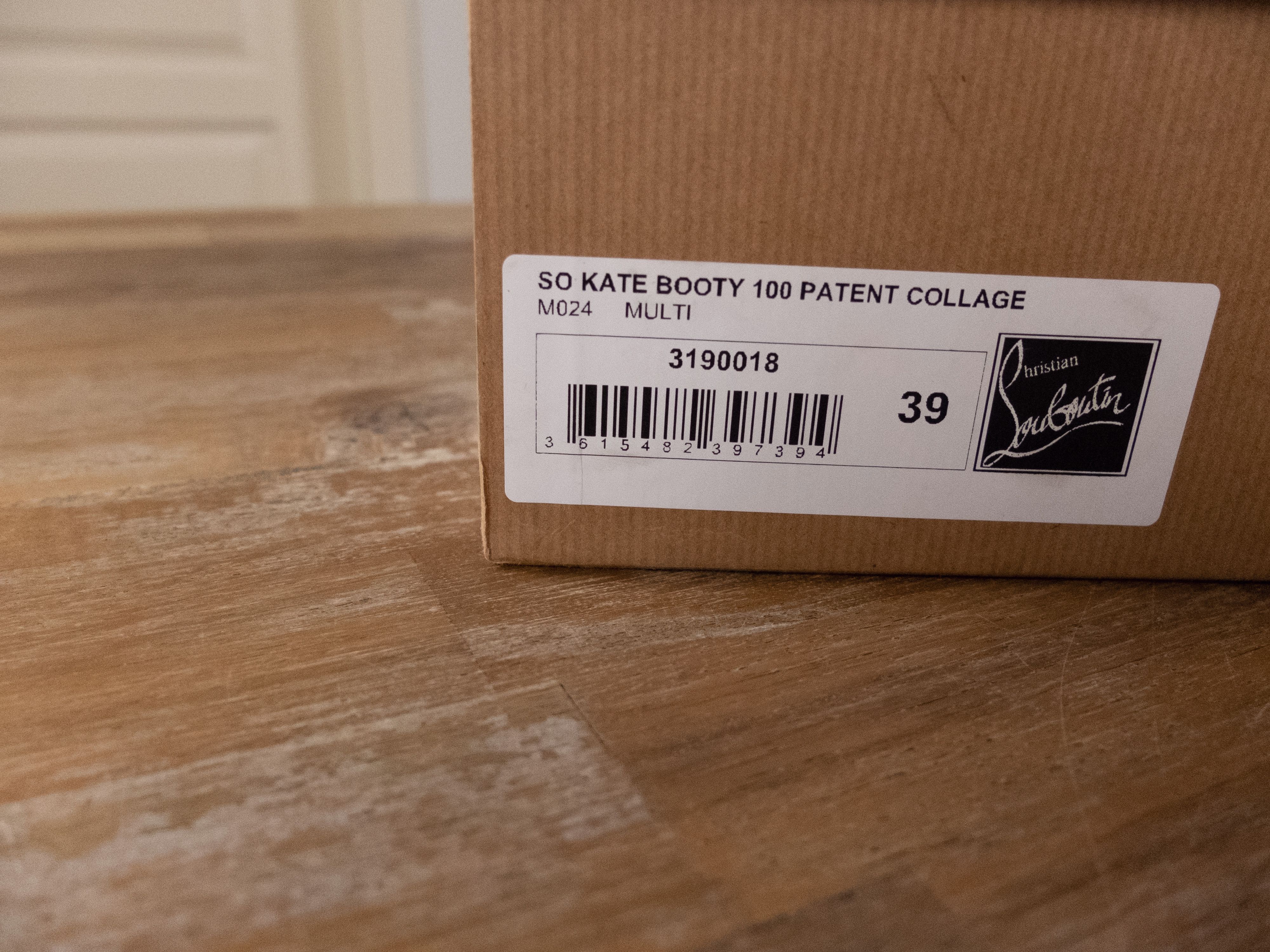 Christian Louboutin CHRISTIAN LOUBOUTIN So Kate white patent leather ankle boots Size US 9 / IT 39 - 13 Thumbnail