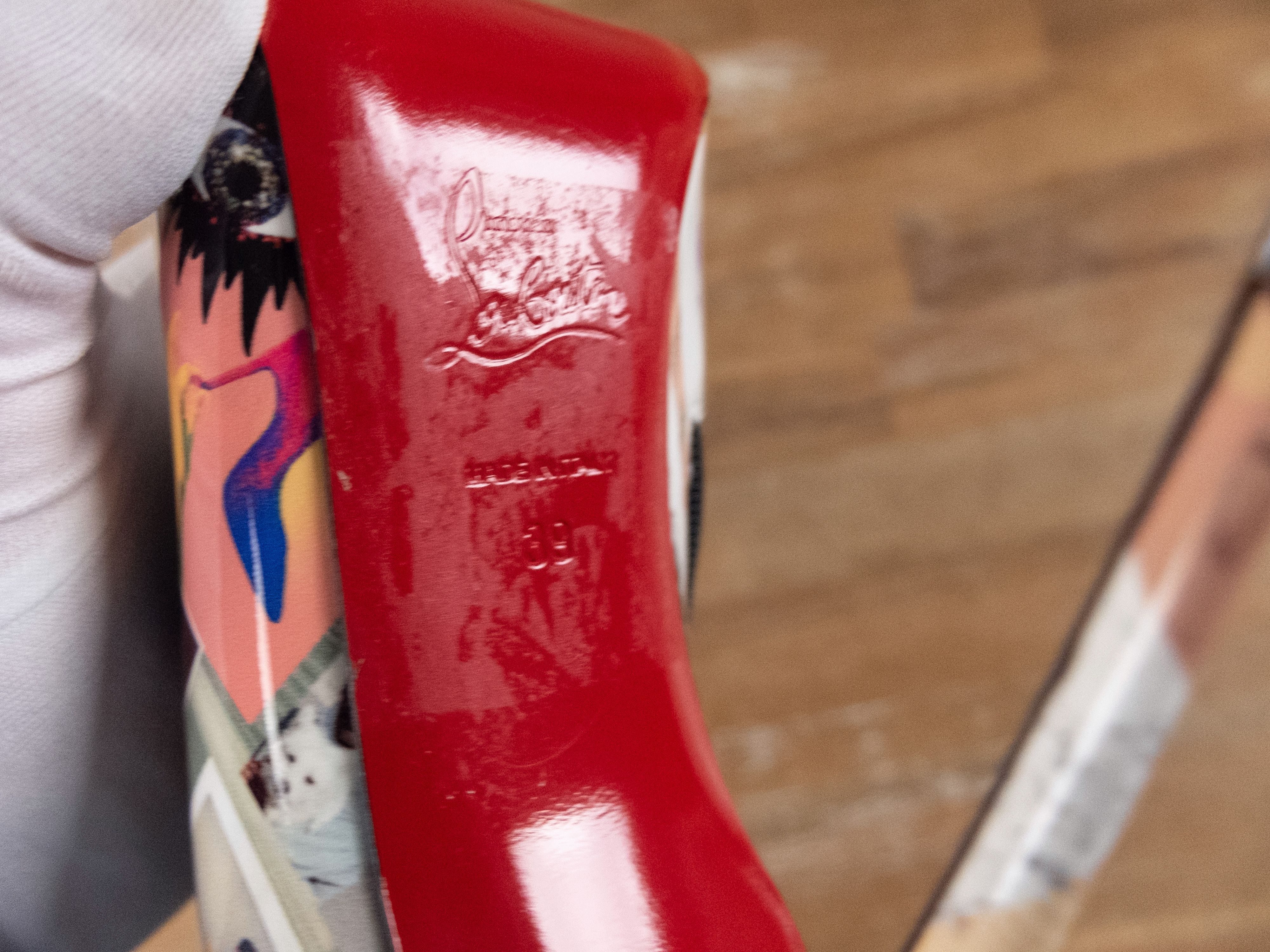 Christian Louboutin CHRISTIAN LOUBOUTIN So Kate white patent leather ankle boots Size US 9 / IT 39 - 9 Thumbnail