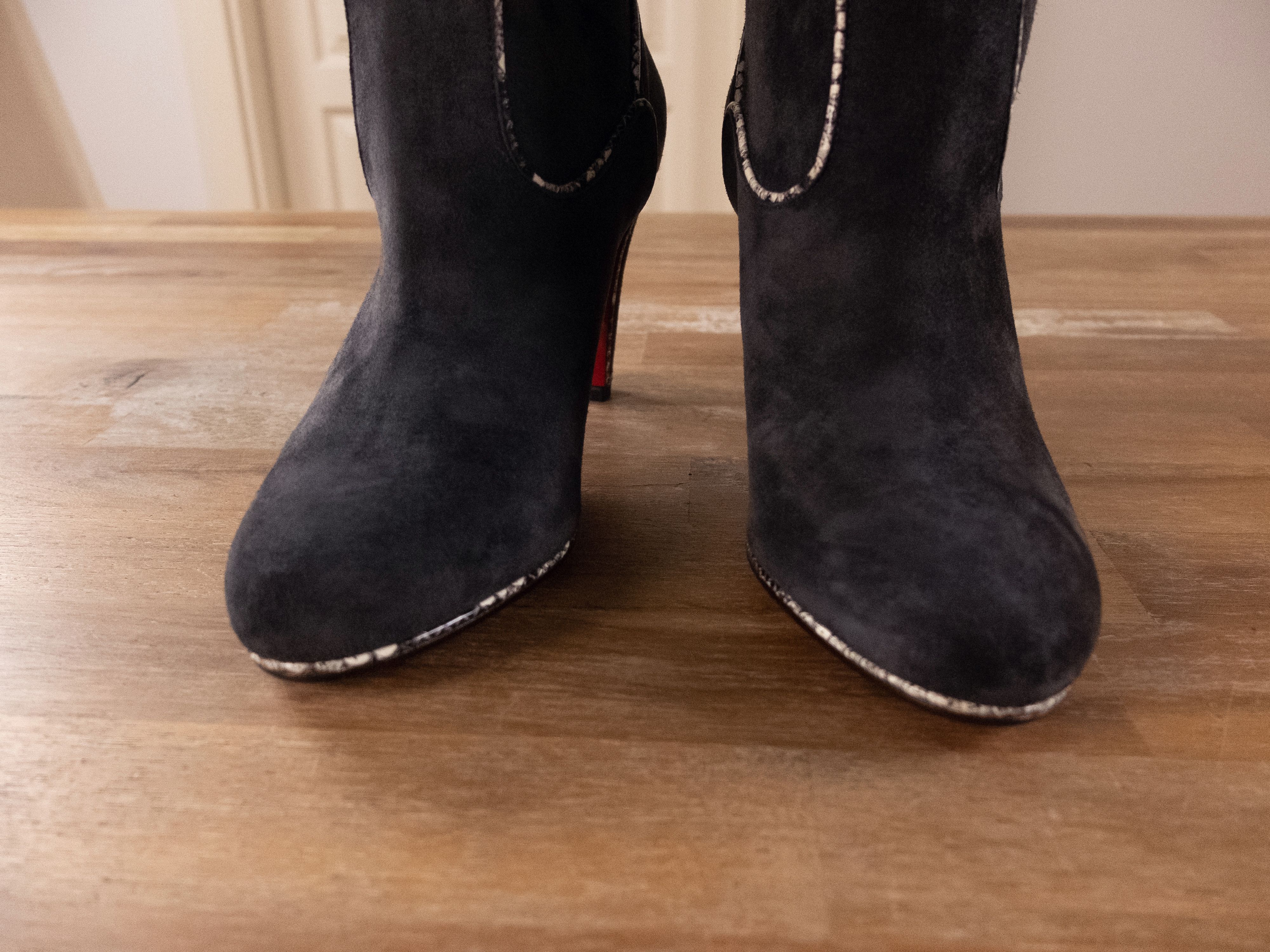 Christian Louboutin CHRISTIAN LOUBOUTIN Louloubotta gray black suede boots 7 37 Size US 7 / IT 37 - 5 Thumbnail