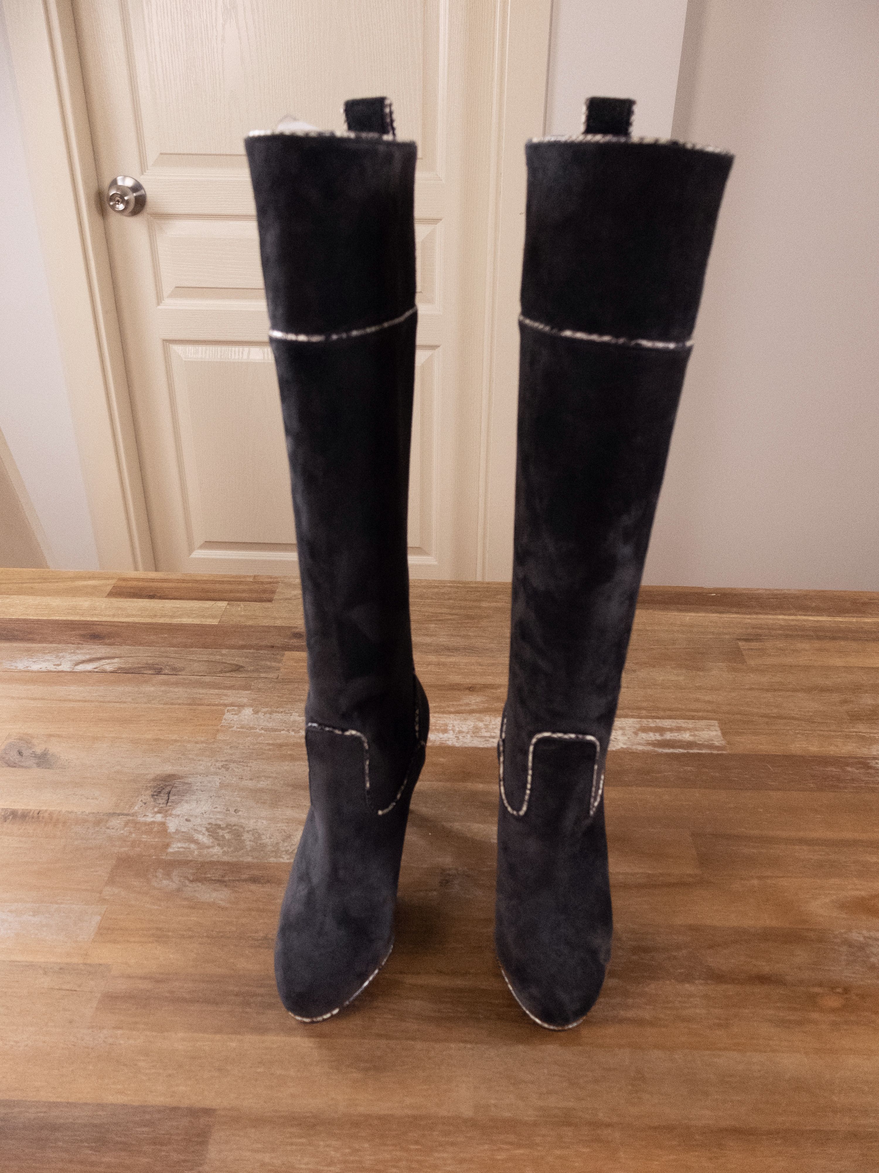 Christian Louboutin CHRISTIAN LOUBOUTIN Louloubotta gray black suede boots 7 37 Size US 7 / IT 37 - 4 Thumbnail