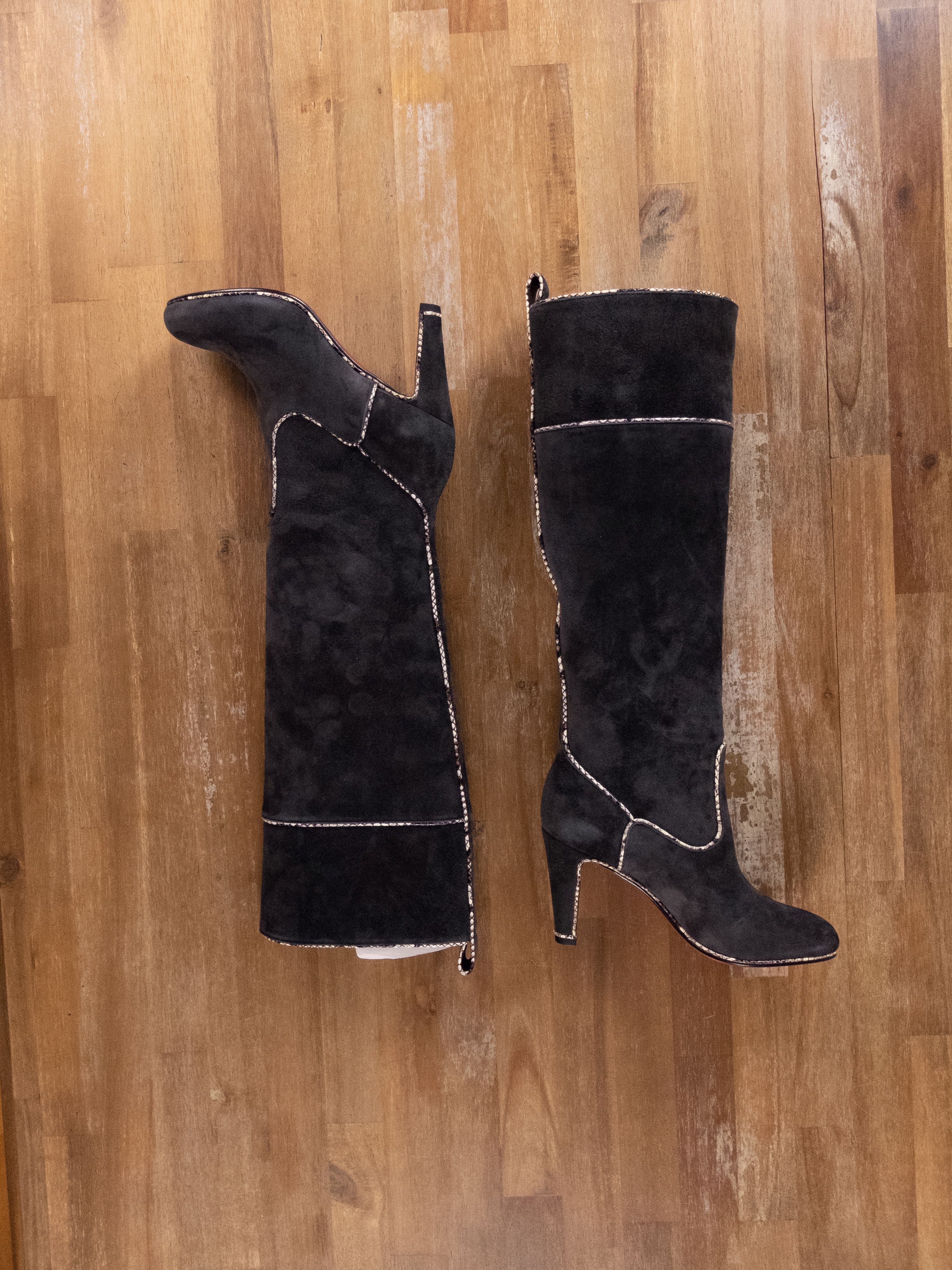 Christian Louboutin CHRISTIAN LOUBOUTIN Louloubotta gray black suede boots 7 37 Size US 7 / IT 37 - 2 Thumbnail