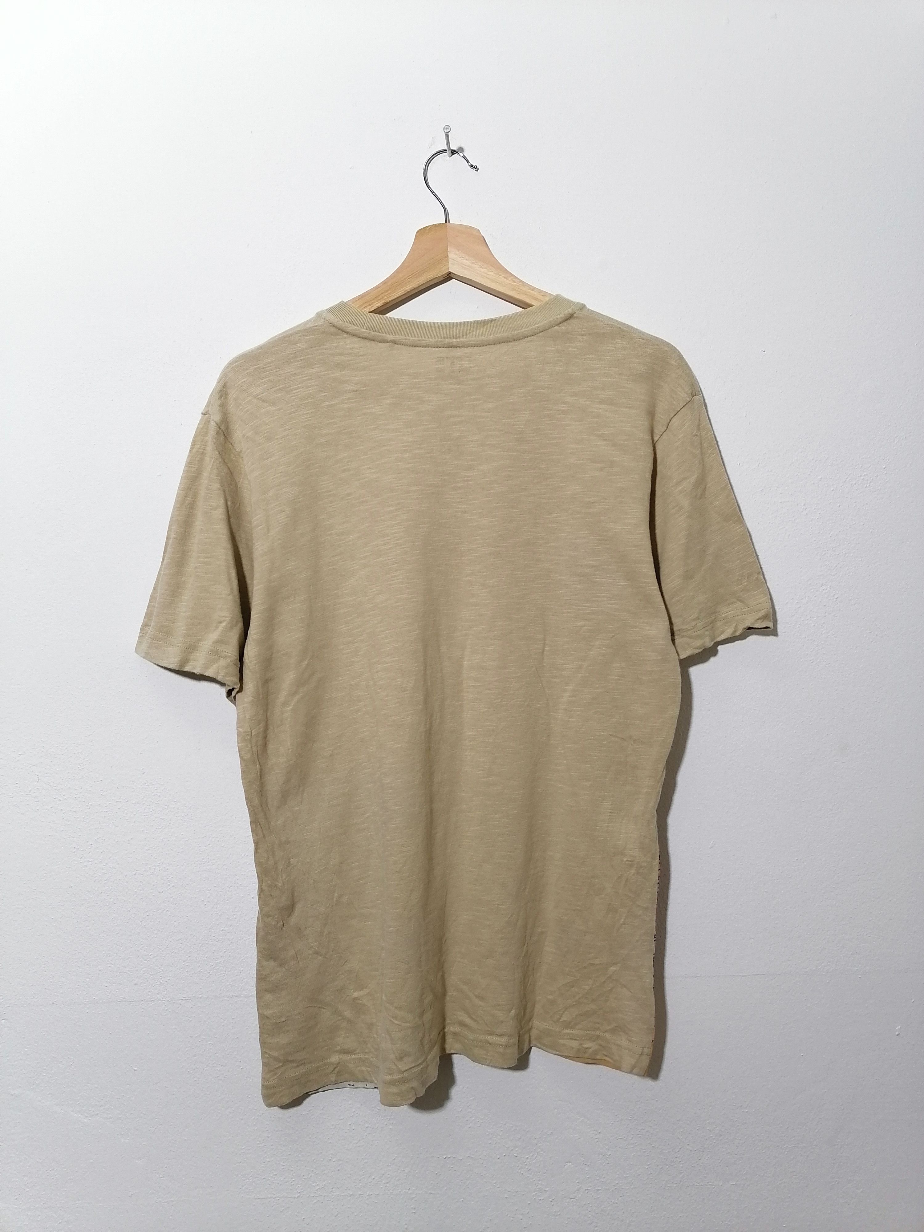 Uniqlo Uniqlo X Nicolas de Crecy Tee Size US M / EU 48-50 / 2 - 2 Thumbnail