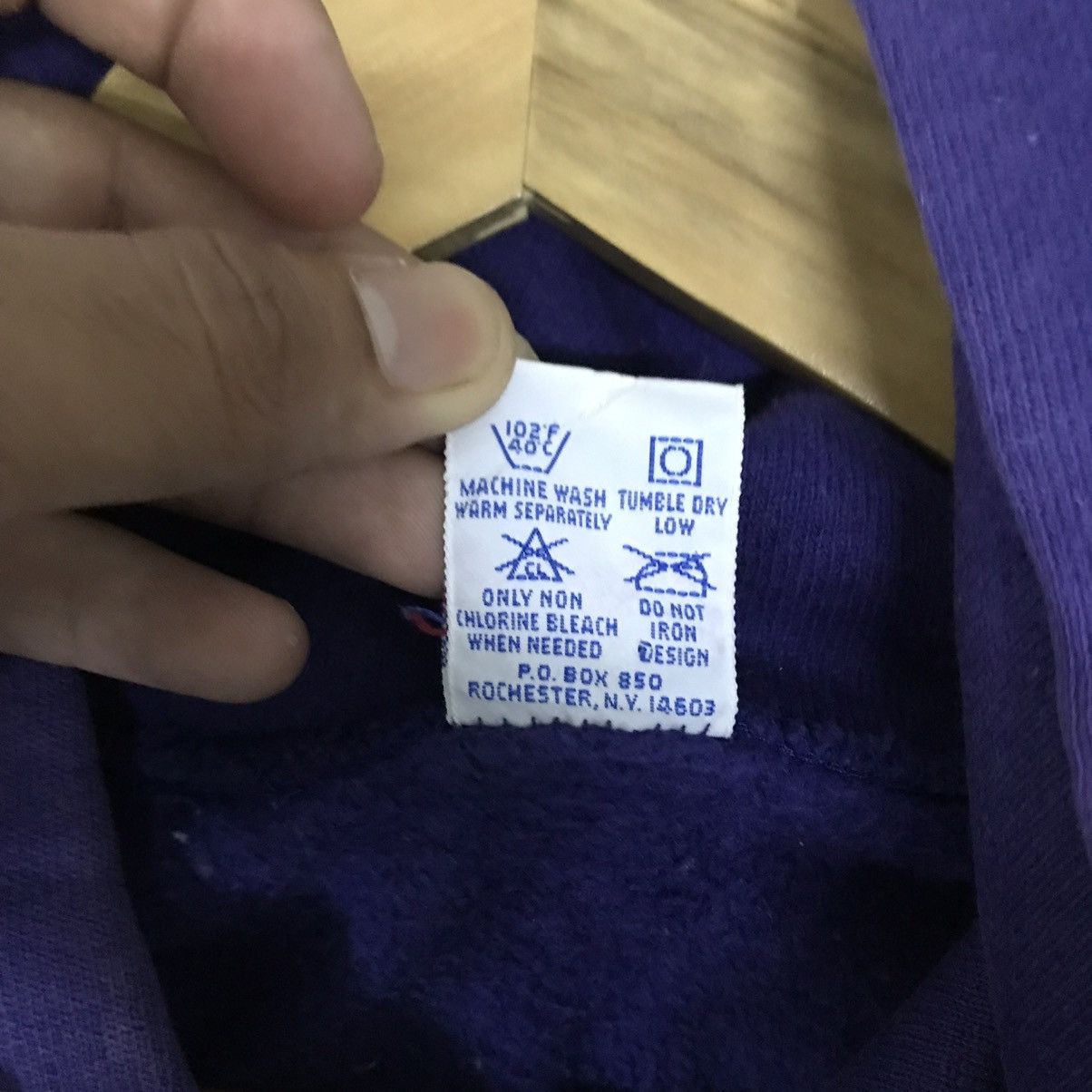Champion Vintage 90s Champion Faded Purple Reverse Weave Sweatshirt Size US M / EU 48-50 / 2 - 9 Thumbnail