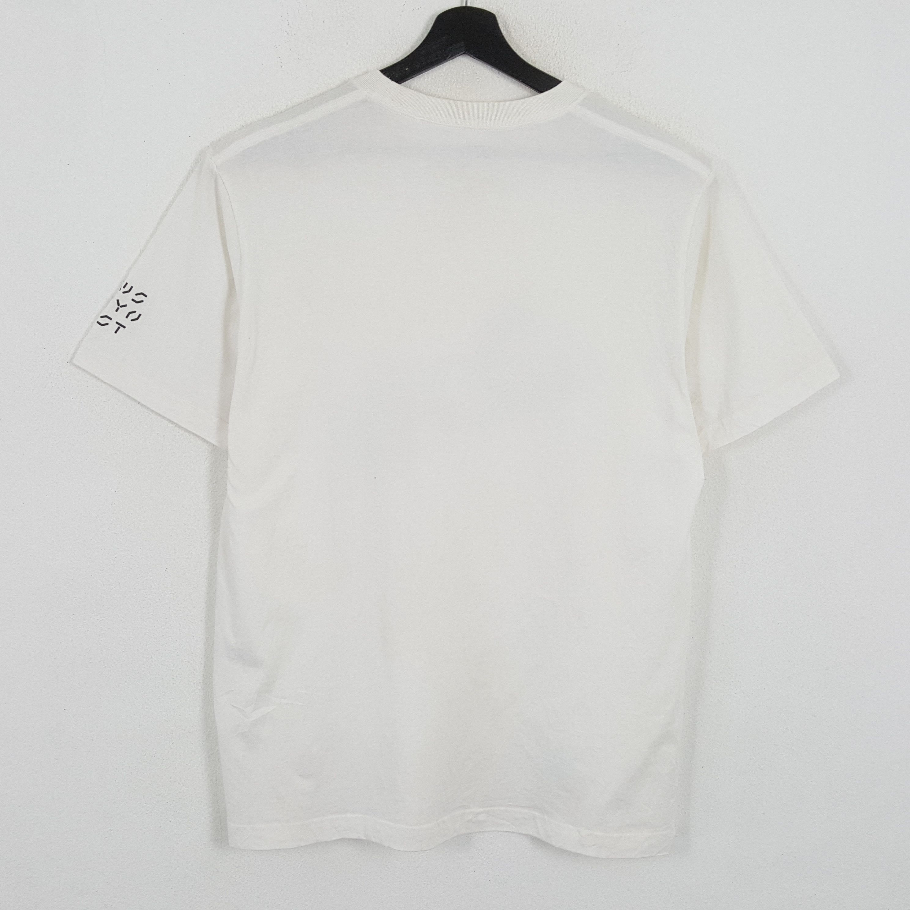 Japanese Brand × Kaws × Uniqlo KAWS X Japanese Brand TOKYO FIRST Streetwear Tshirt Size US L / EU 52-54 / 3 - 3 Thumbnail