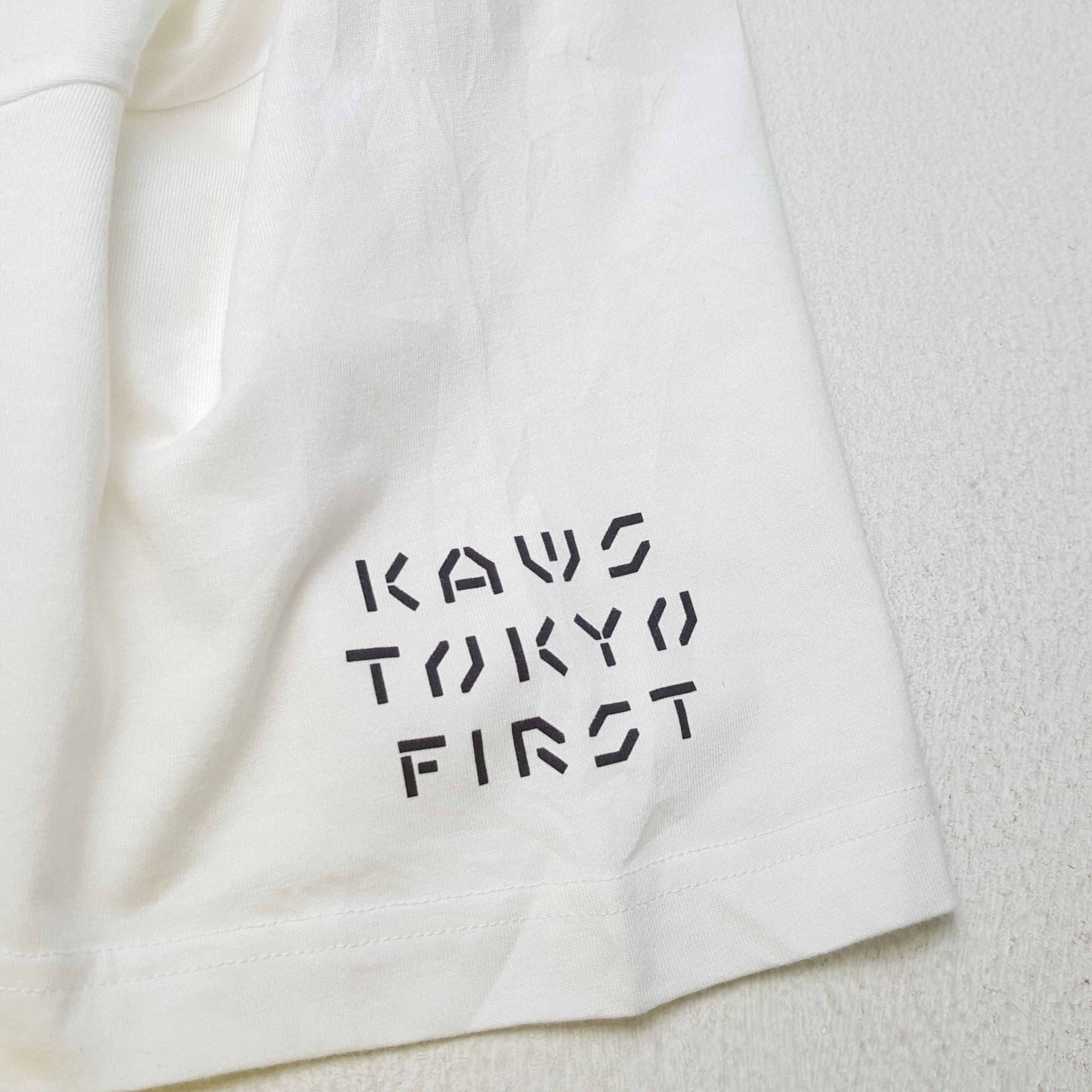 Japanese Brand × Kaws × Uniqlo KAWS X Japanese Brand TOKYO FIRST Streetwear Tshirt Size US L / EU 52-54 / 3 - 5 Thumbnail
