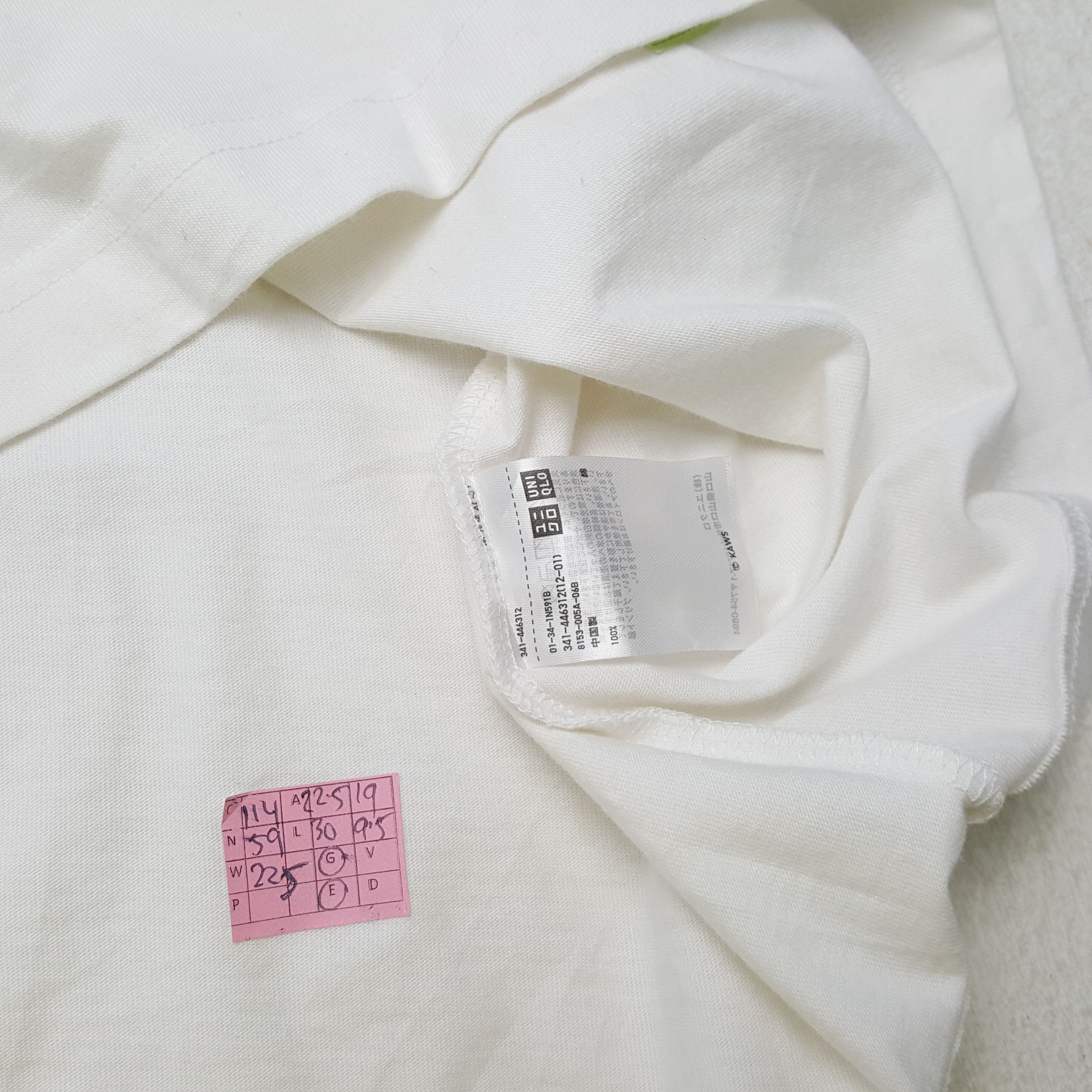 Japanese Brand × Kaws × Uniqlo KAWS X Japanese Brand TOKYO FIRST Streetwear Tshirt Size US L / EU 52-54 / 3 - 4 Thumbnail