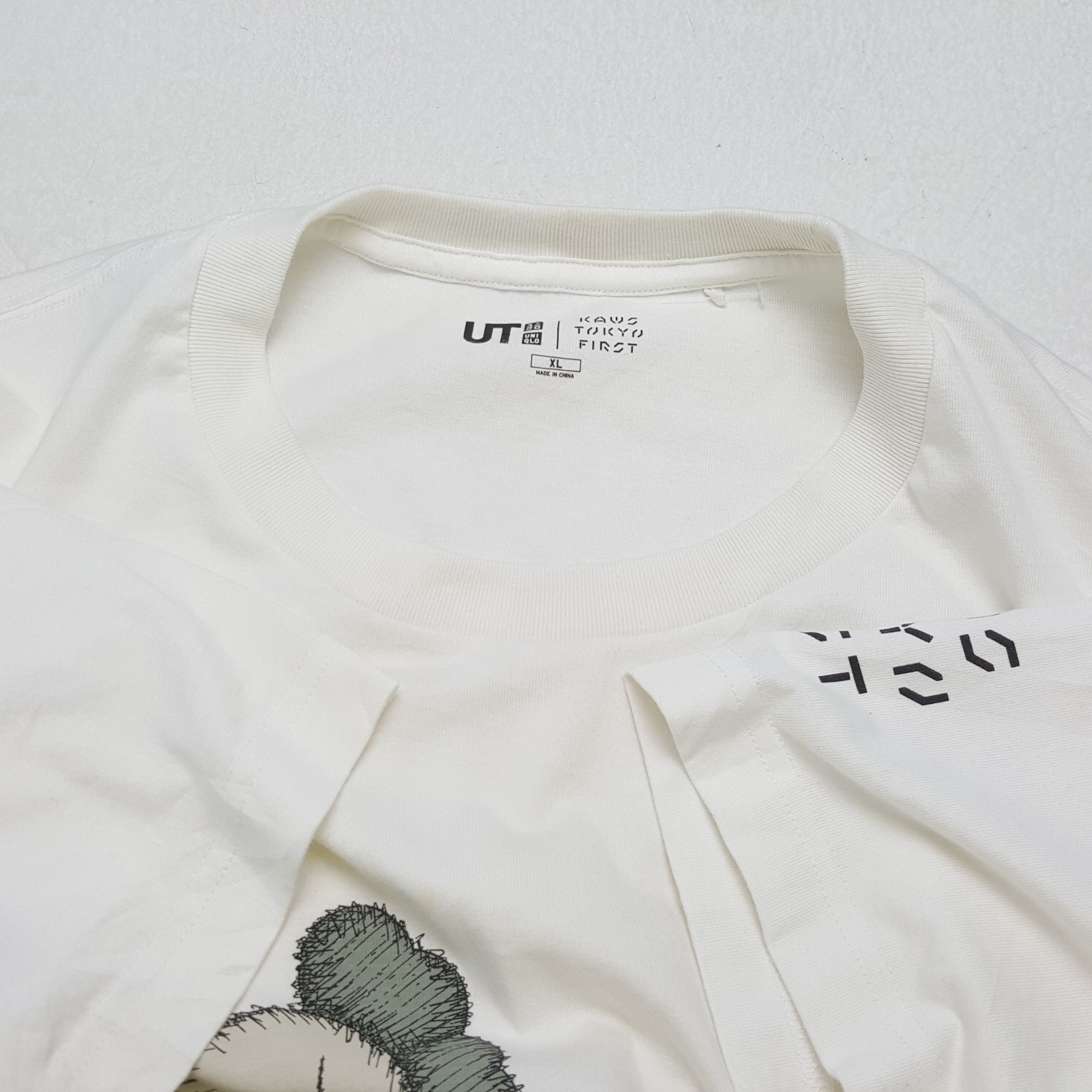 Japanese Brand × Kaws × Uniqlo KAWS X Japanese Brand TOKYO FIRST Streetwear Tshirt Size US L / EU 52-54 / 3 - 6 Thumbnail