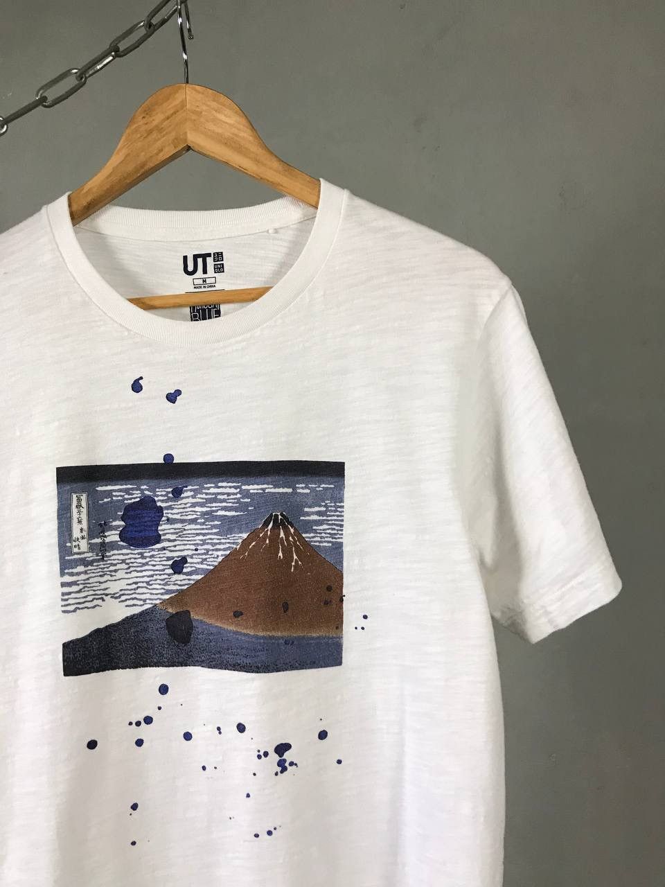 Japanese Brand × Uniqlo Uniqlo x Hokusai blue Japanese streetwear tee Size US M / EU 48-50 / 2 - 2 Thumbnail