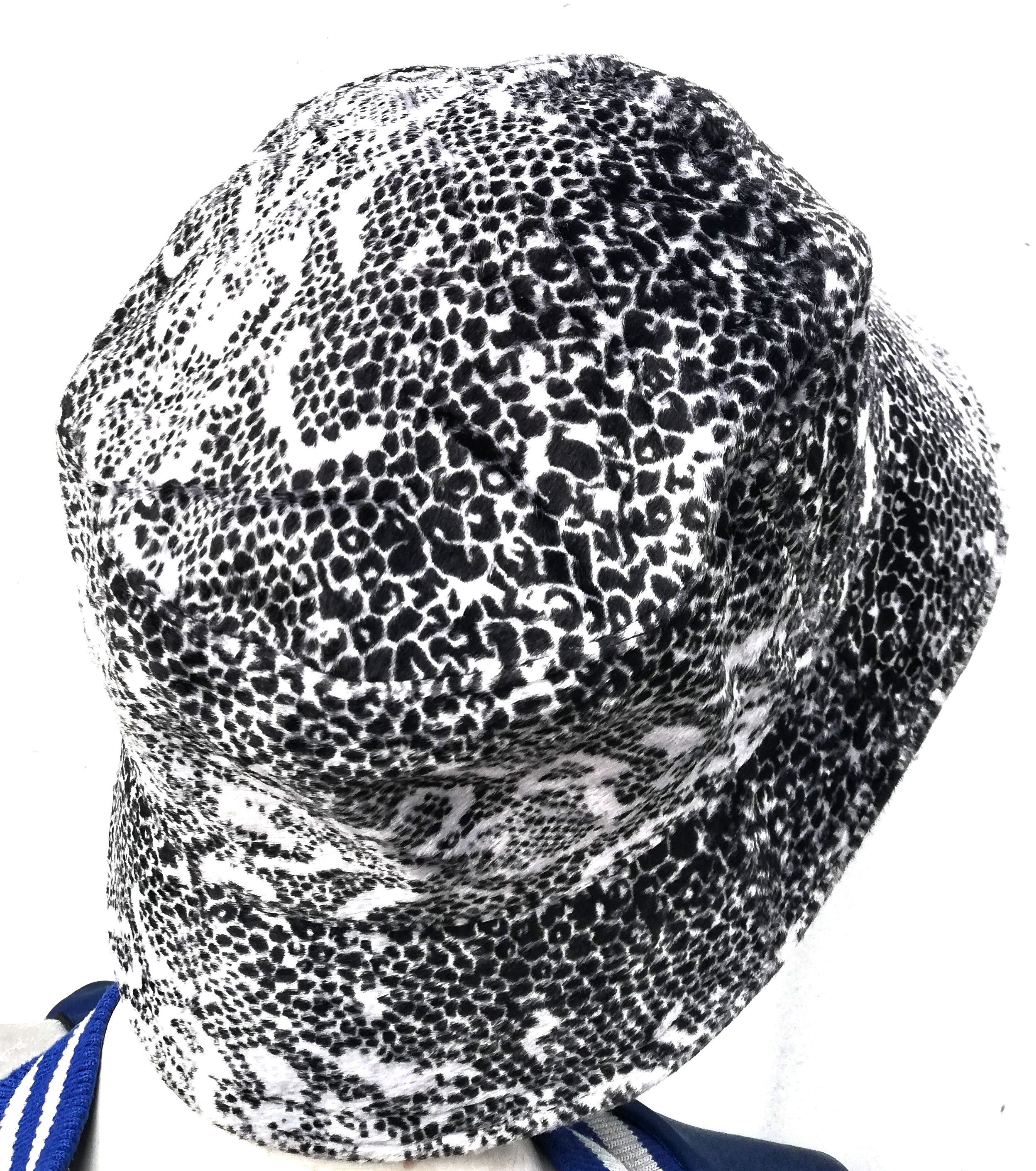Designer 🔥Ondal🇰🇷 Design Lynx Leopard Print Velboa Fur Bucket Hat Size ONE SIZE - 6 Thumbnail