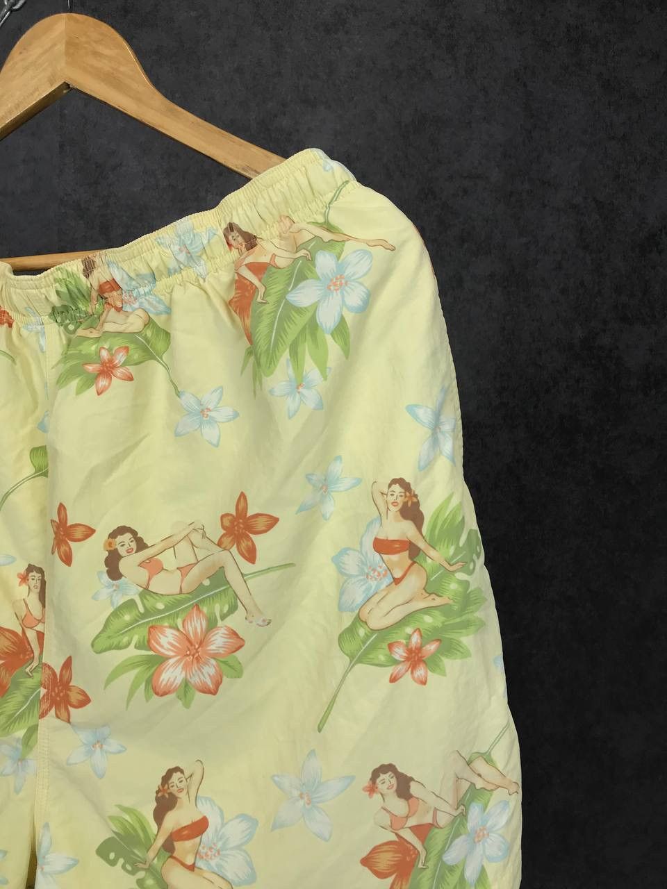 Tommy Bahama Tommy Bahama vintage crazy Hawaiian nylon designer shorts Size US 36 / EU 52 - 2 Thumbnail
