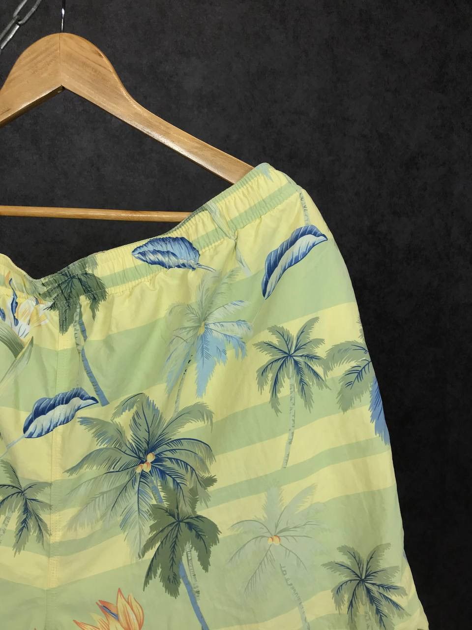 Designer Tommy Bahama vintage crazy Hawaiian nylon designer shorts Size US 36 / EU 52 - 2 Thumbnail