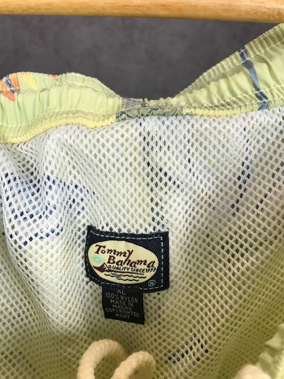 Designer Tommy Bahama vintage crazy Hawaiian nylon designer shorts Size US 36 / EU 52 - 3 Thumbnail